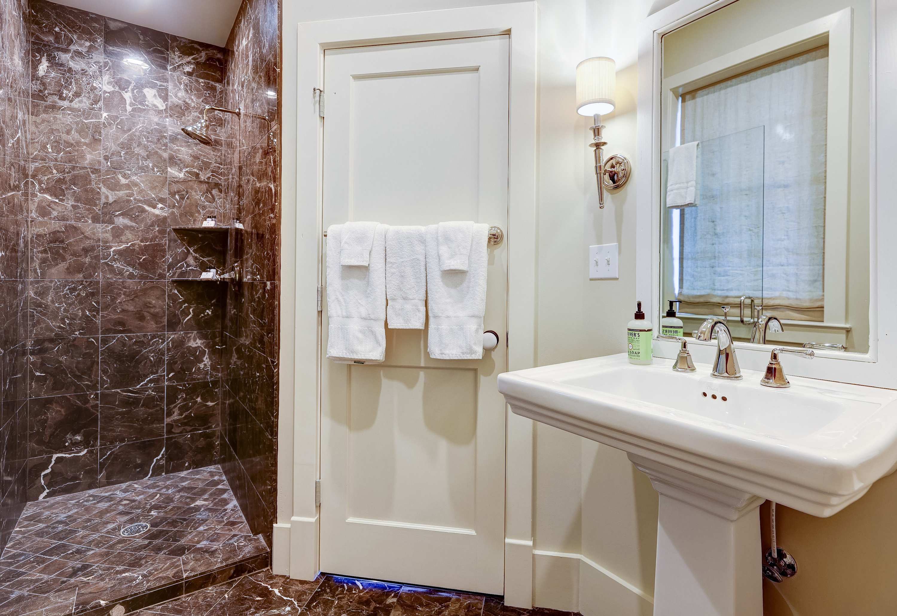 Kenridge Carriage House - vacation rental in Charlottesville — photo 13 of 25