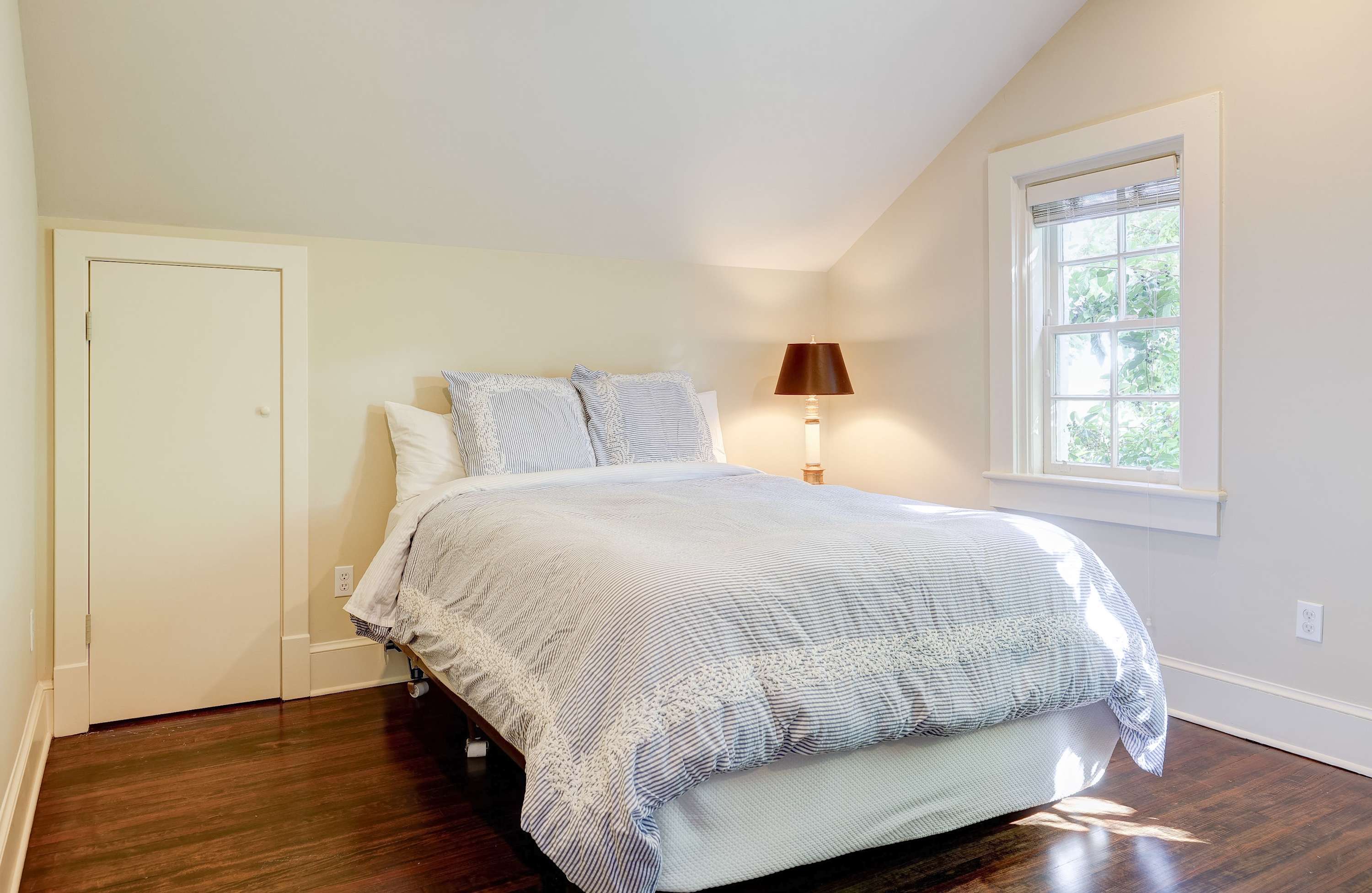 Kenridge Carriage House - vacation rental in Charlottesville — photo 22 of 25
