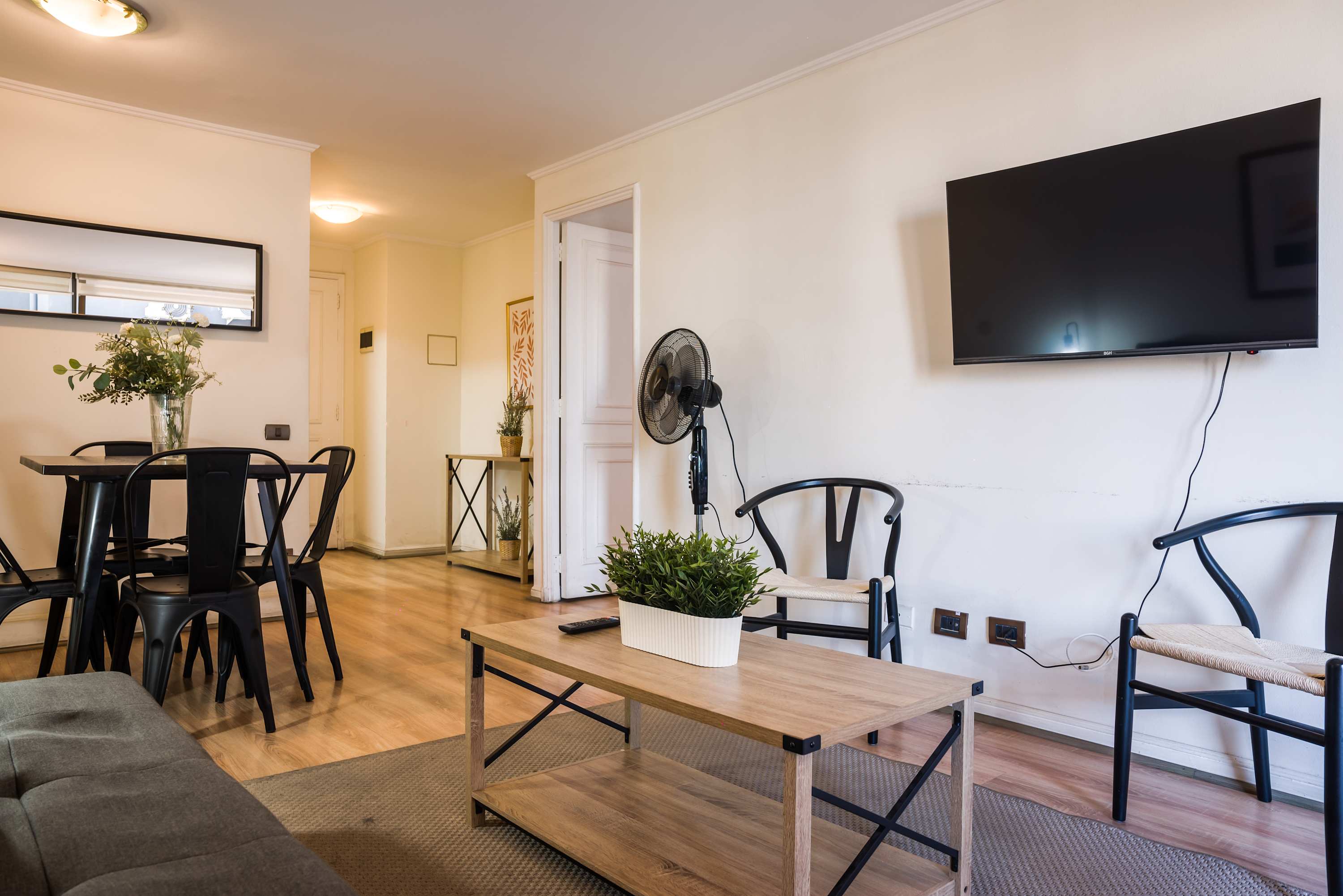 Sophisticated Comfort Just Steps from Mall