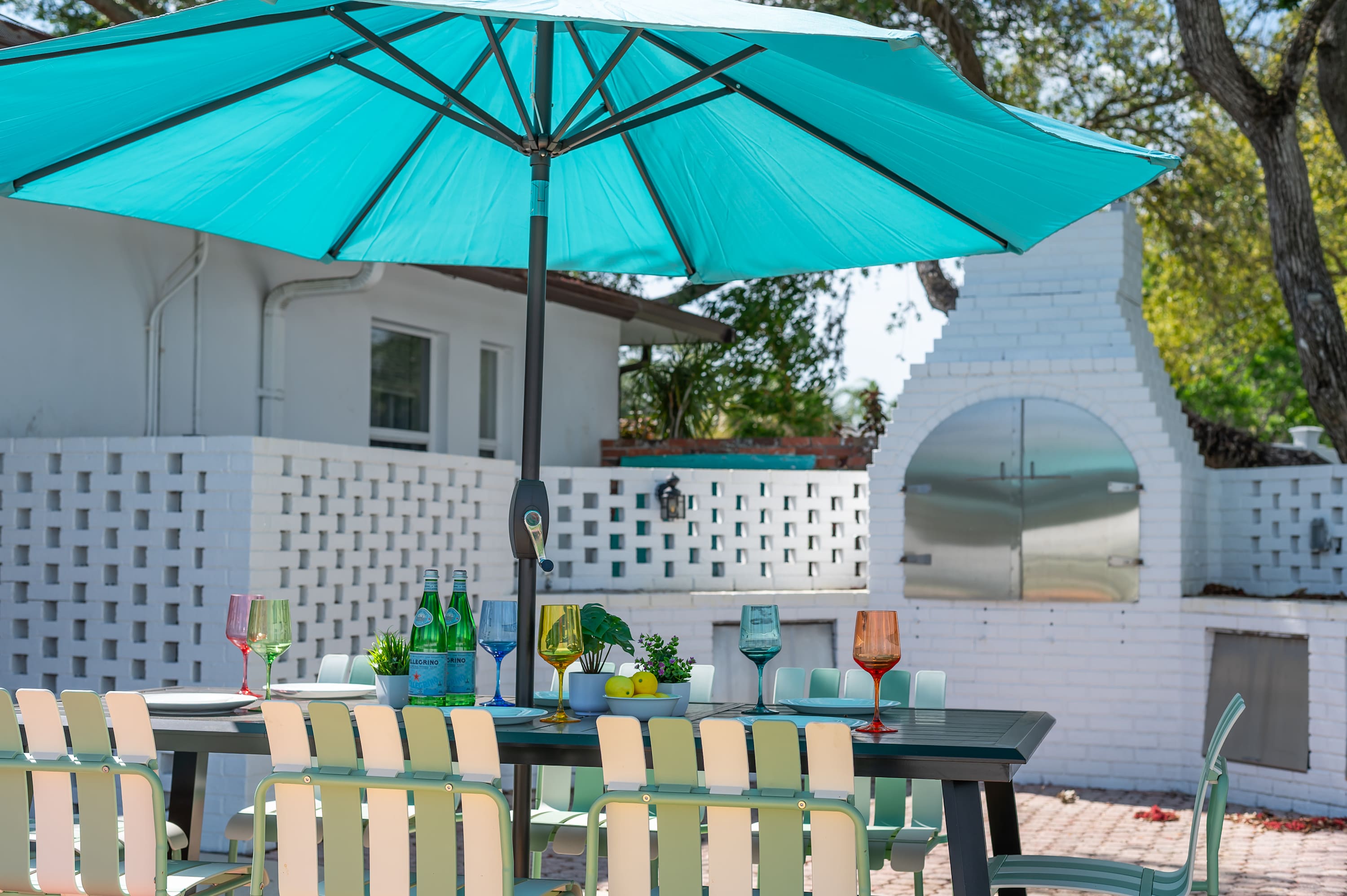 Tropical getaway w Pool, Pickleball & Game Room