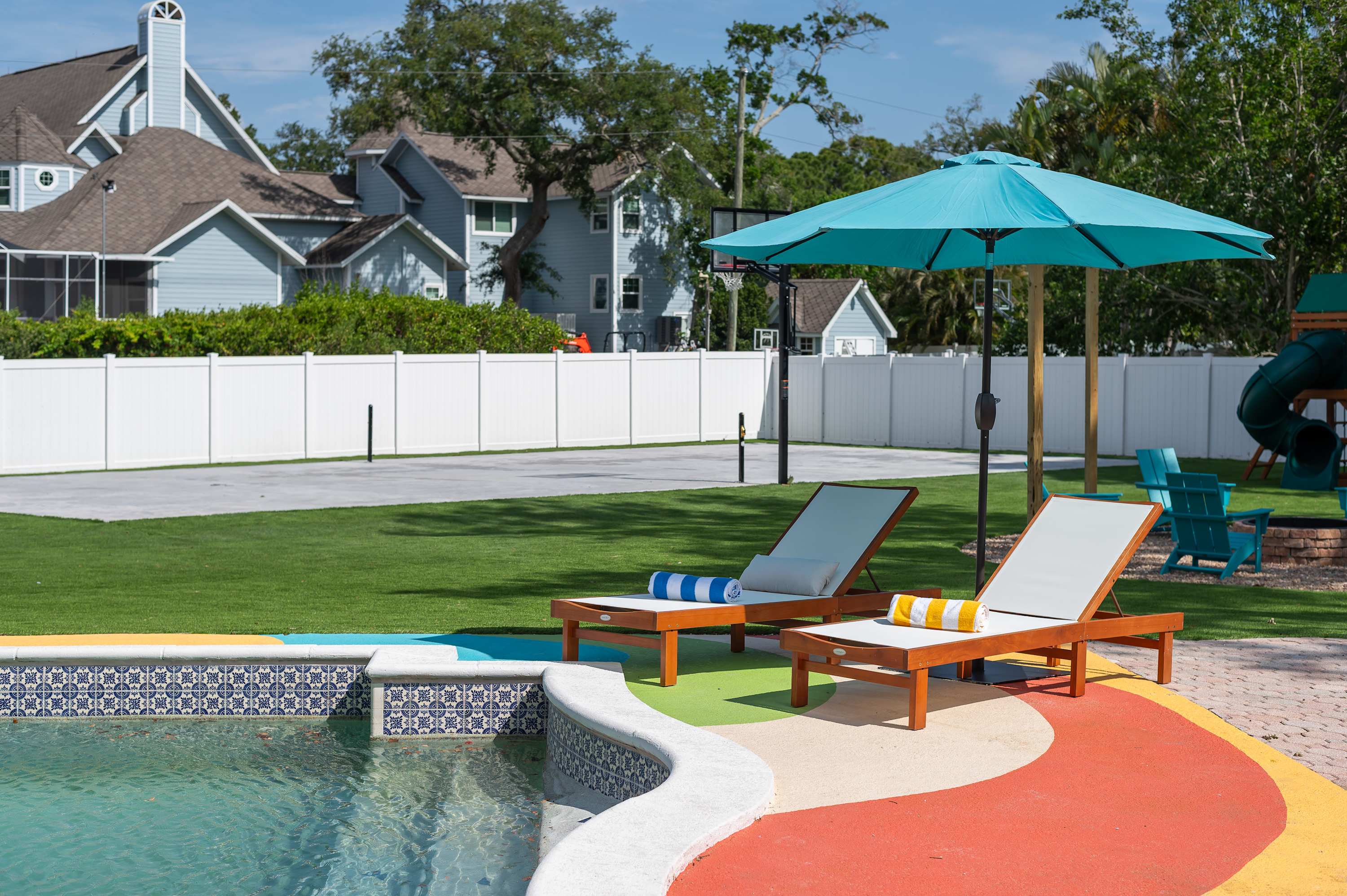 Tropical getaway w Pool, Pickleball & Game Room
