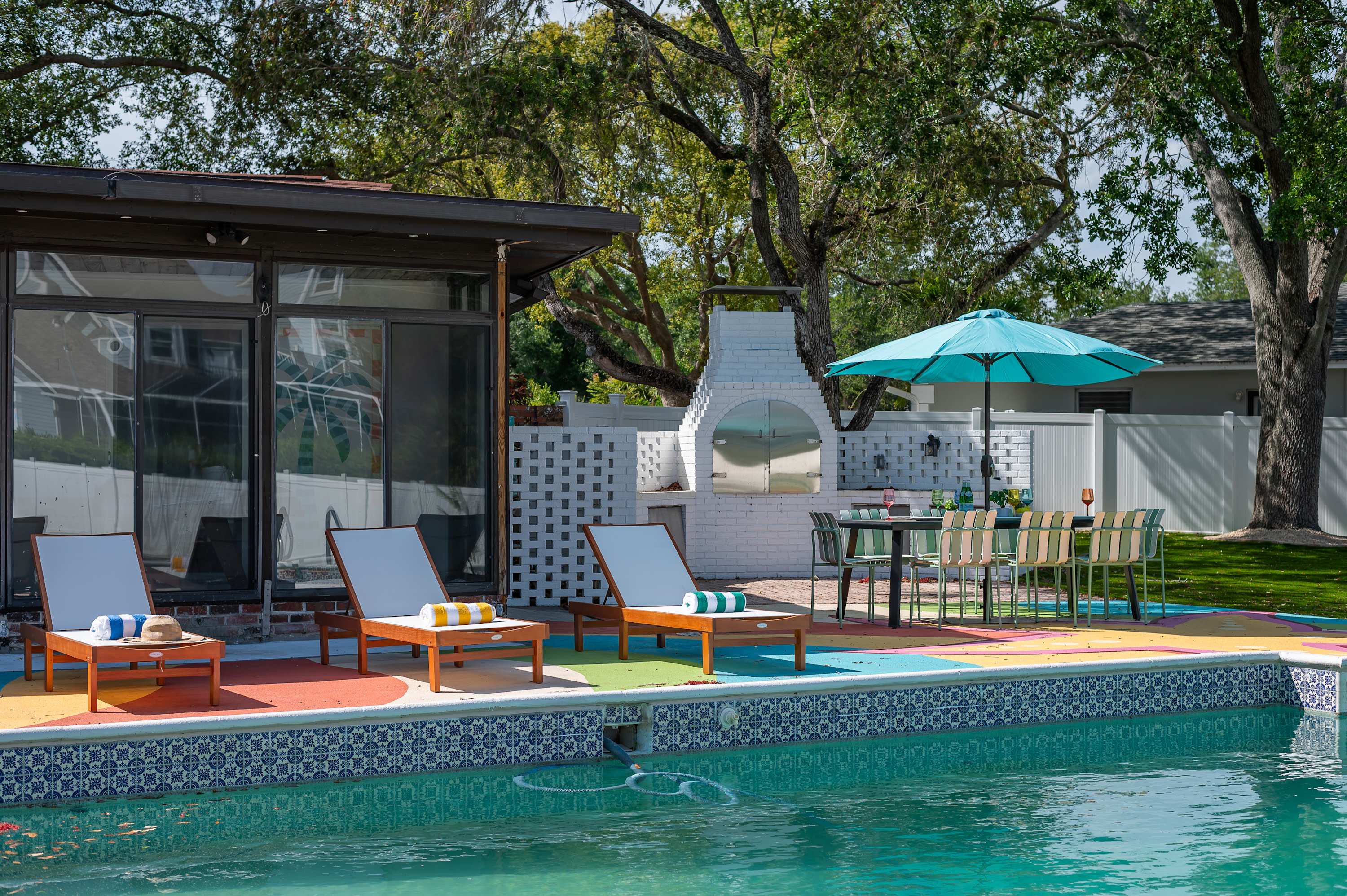 Tropical getaway w Pool, Pickleball & Game Room
