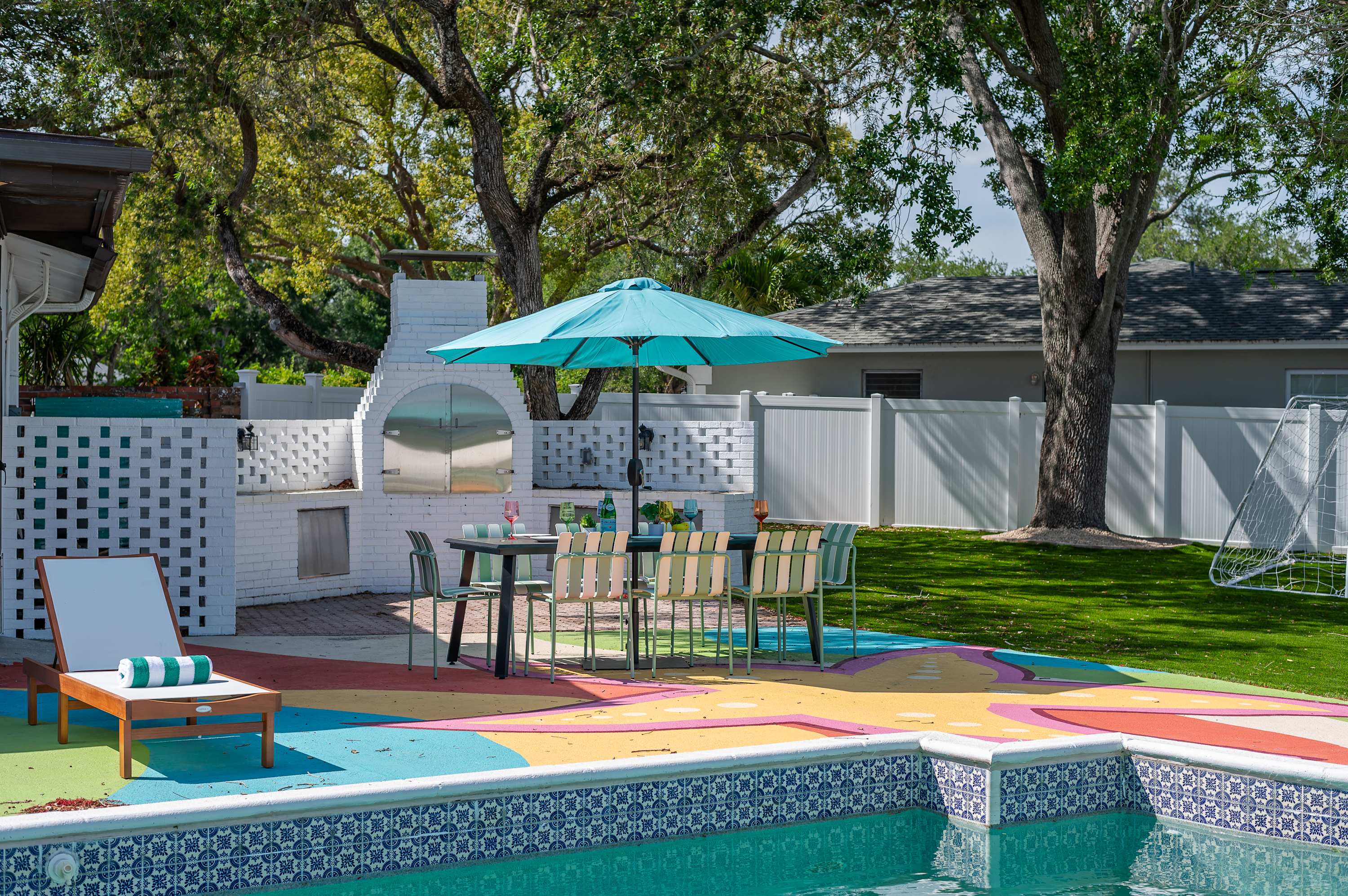 Tropical getaway w Pool, Pickleball & Game Room