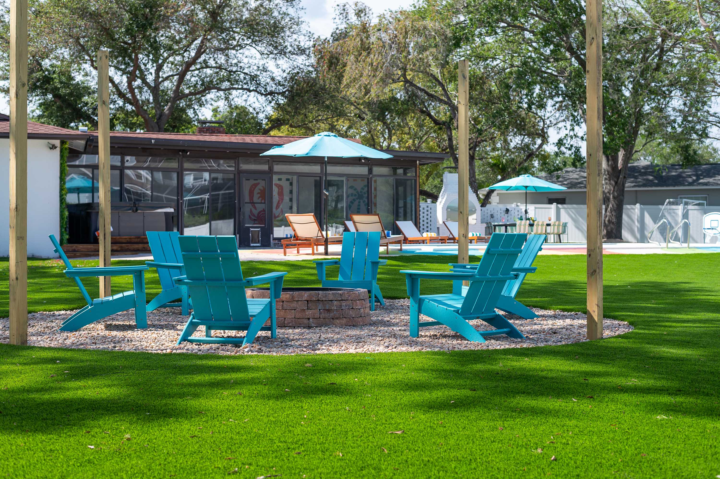 Tropical getaway w Pool, Pickleball & Game Room