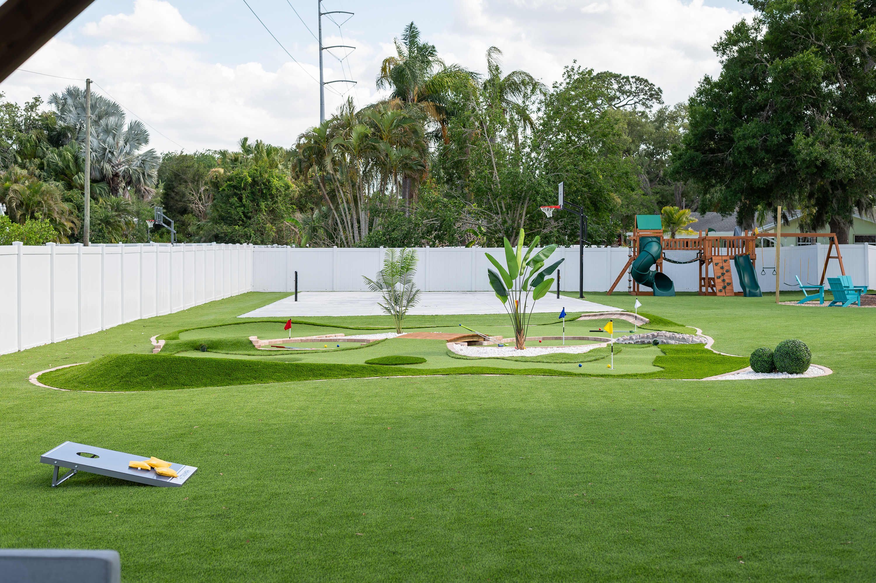 Tropical getaway w Pool, Pickleball & Game Room
