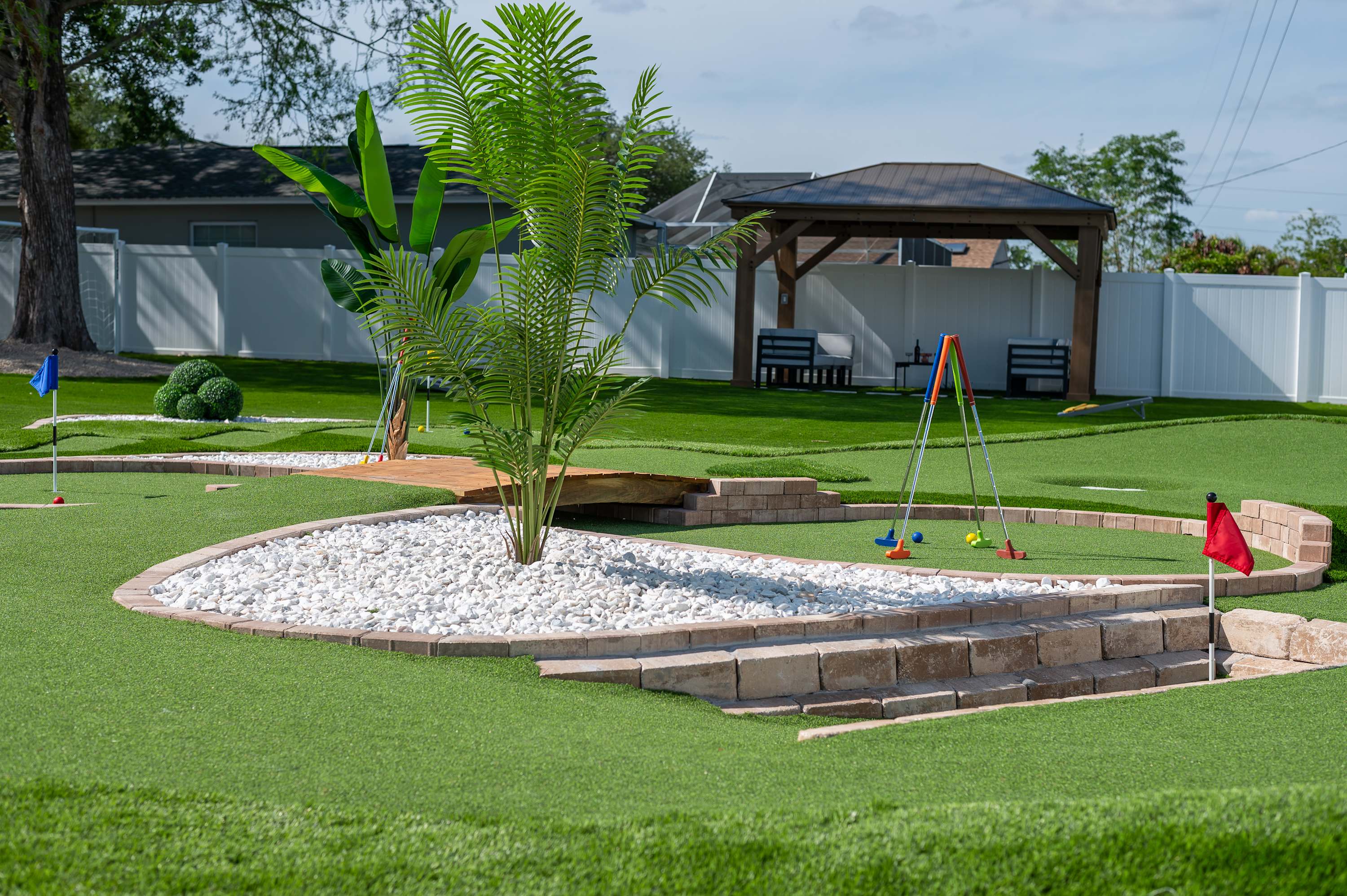 Tropical getaway w Pool, Pickleball & Game Room