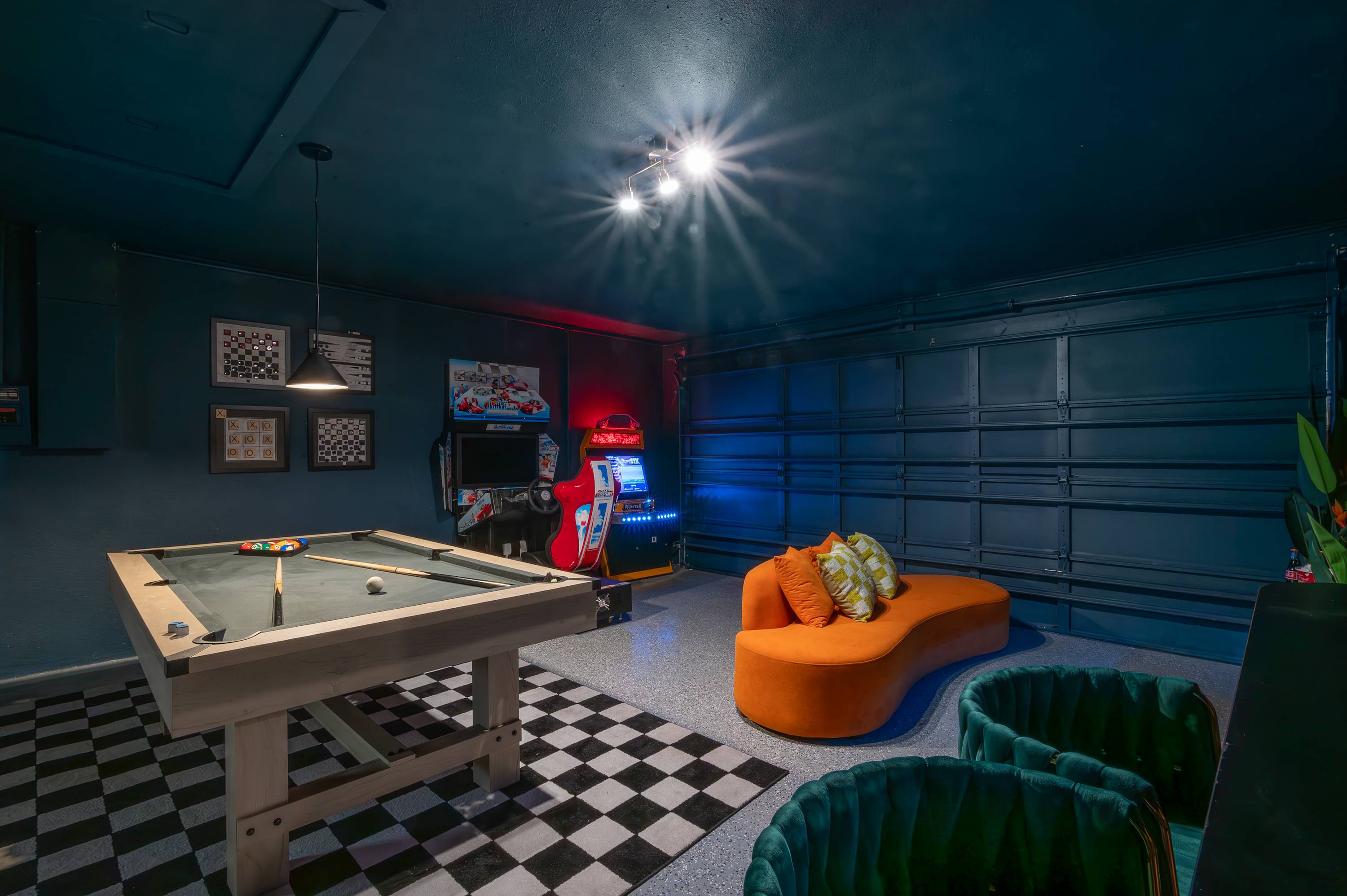Tropical getaway w Pool, Pickleball & Game Room