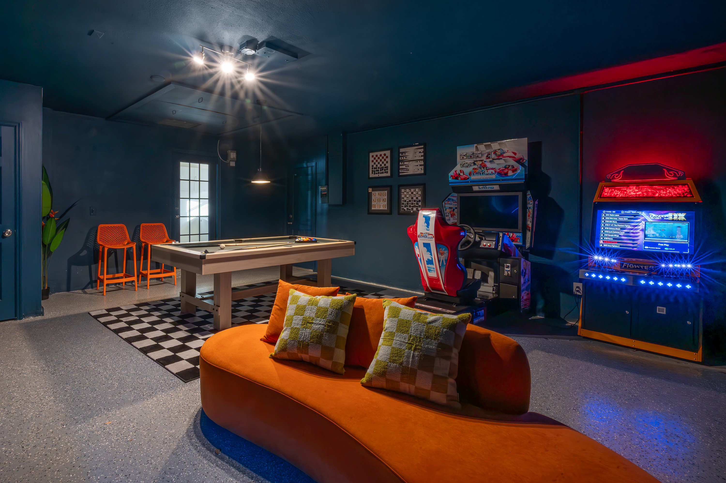 Tropical getaway w Pool, Pickleball & Game Room