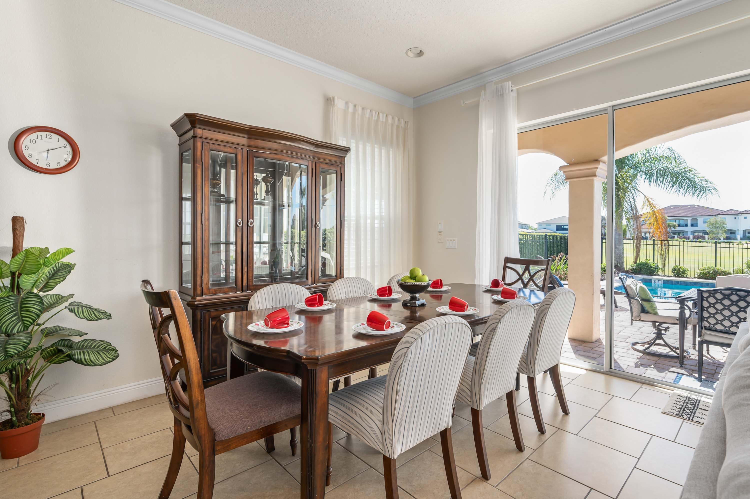 Group retreat w/ game room, pool & gym