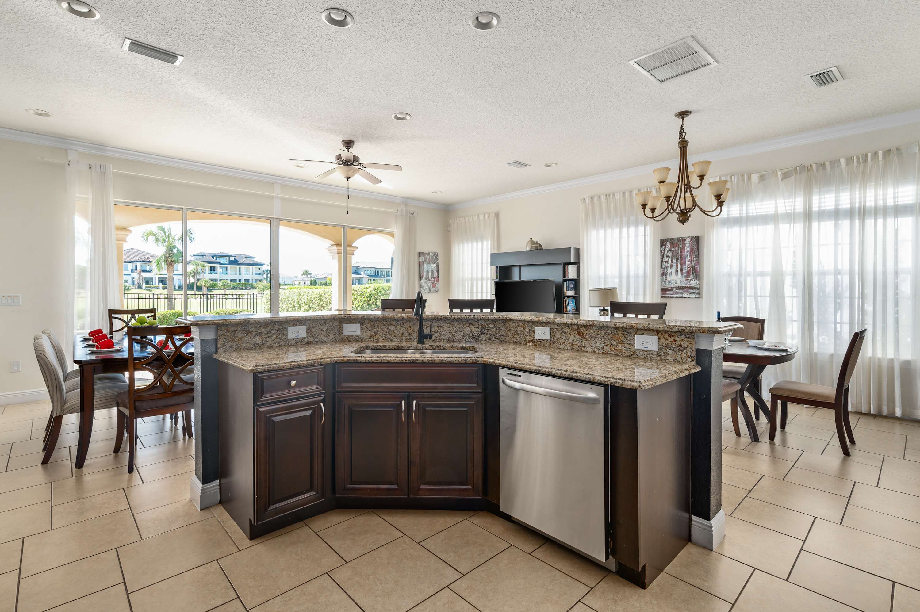 Group retreat w/ game room, pool & gym