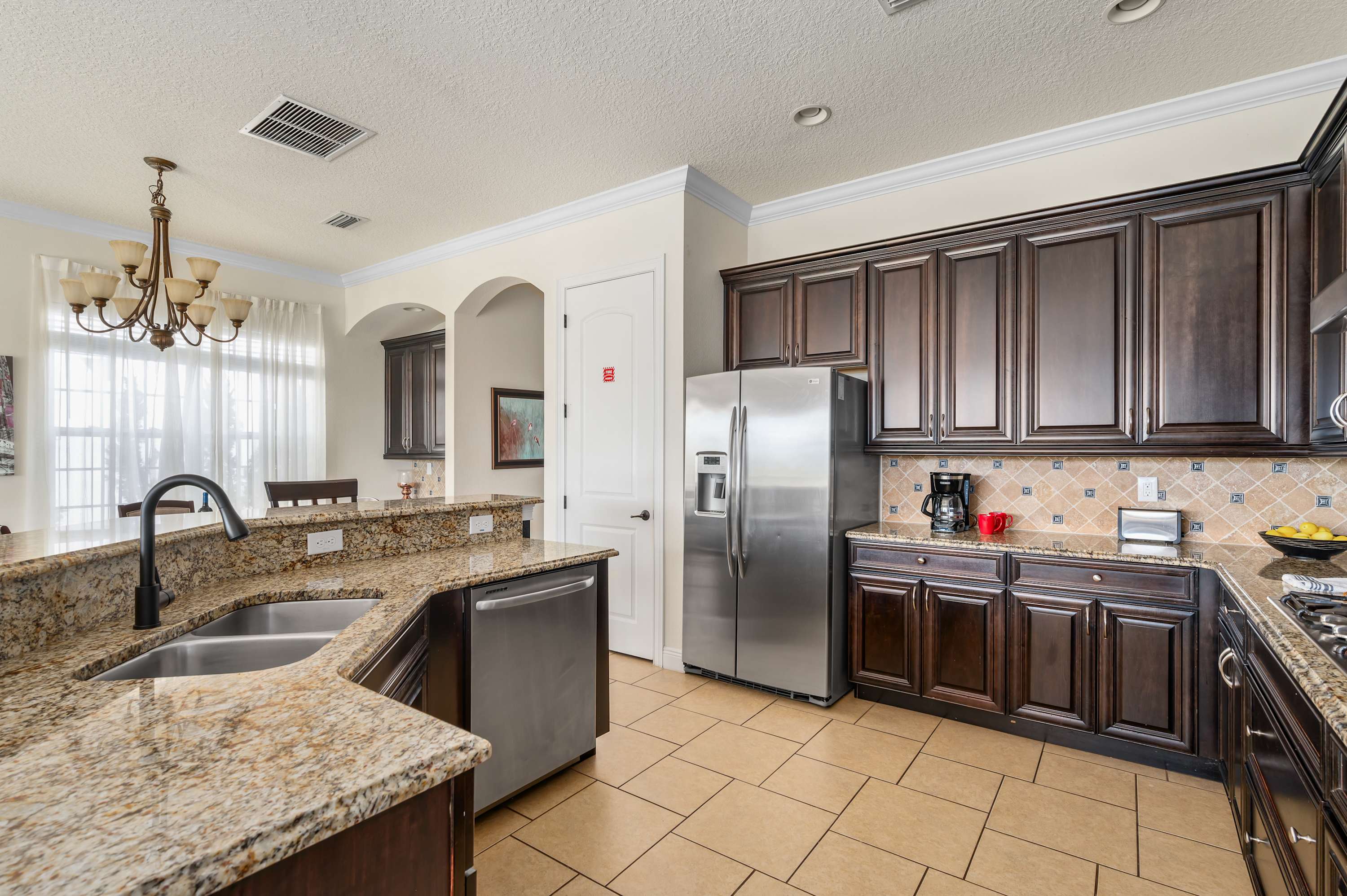 Group retreat w/ game room, pool & gym