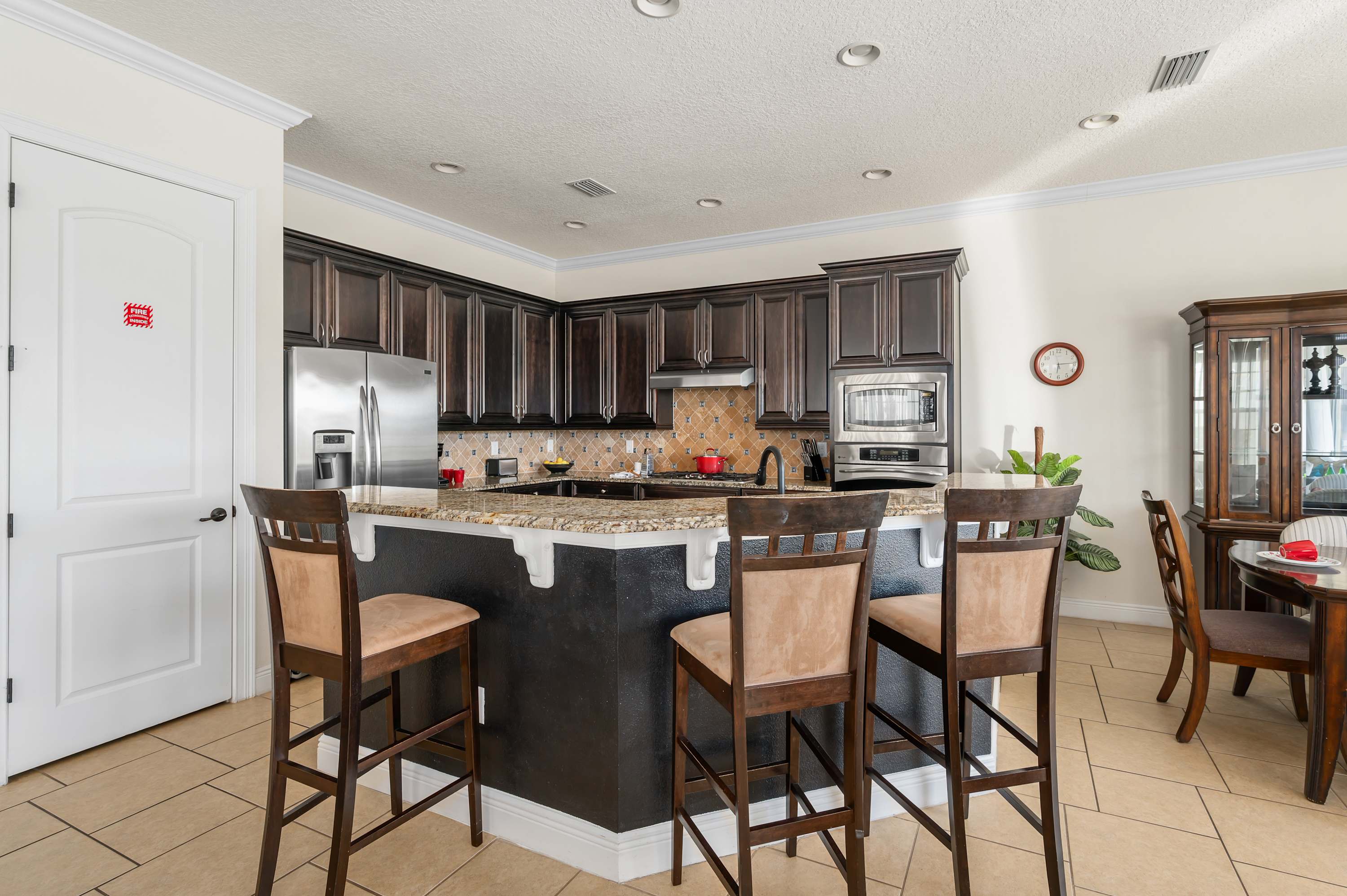 Group retreat w/ game room, pool & gym