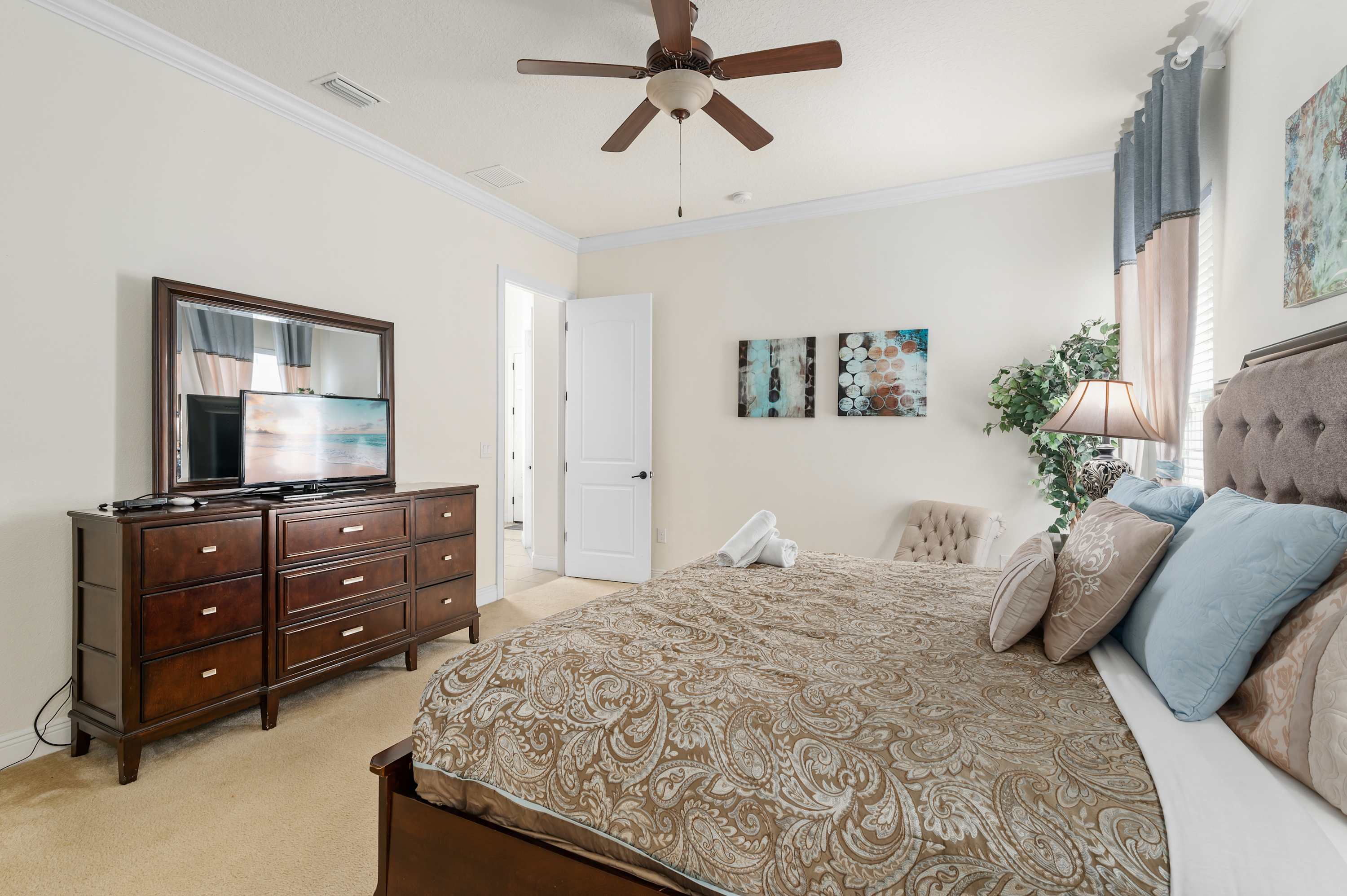Group retreat w/ game room, pool & gym