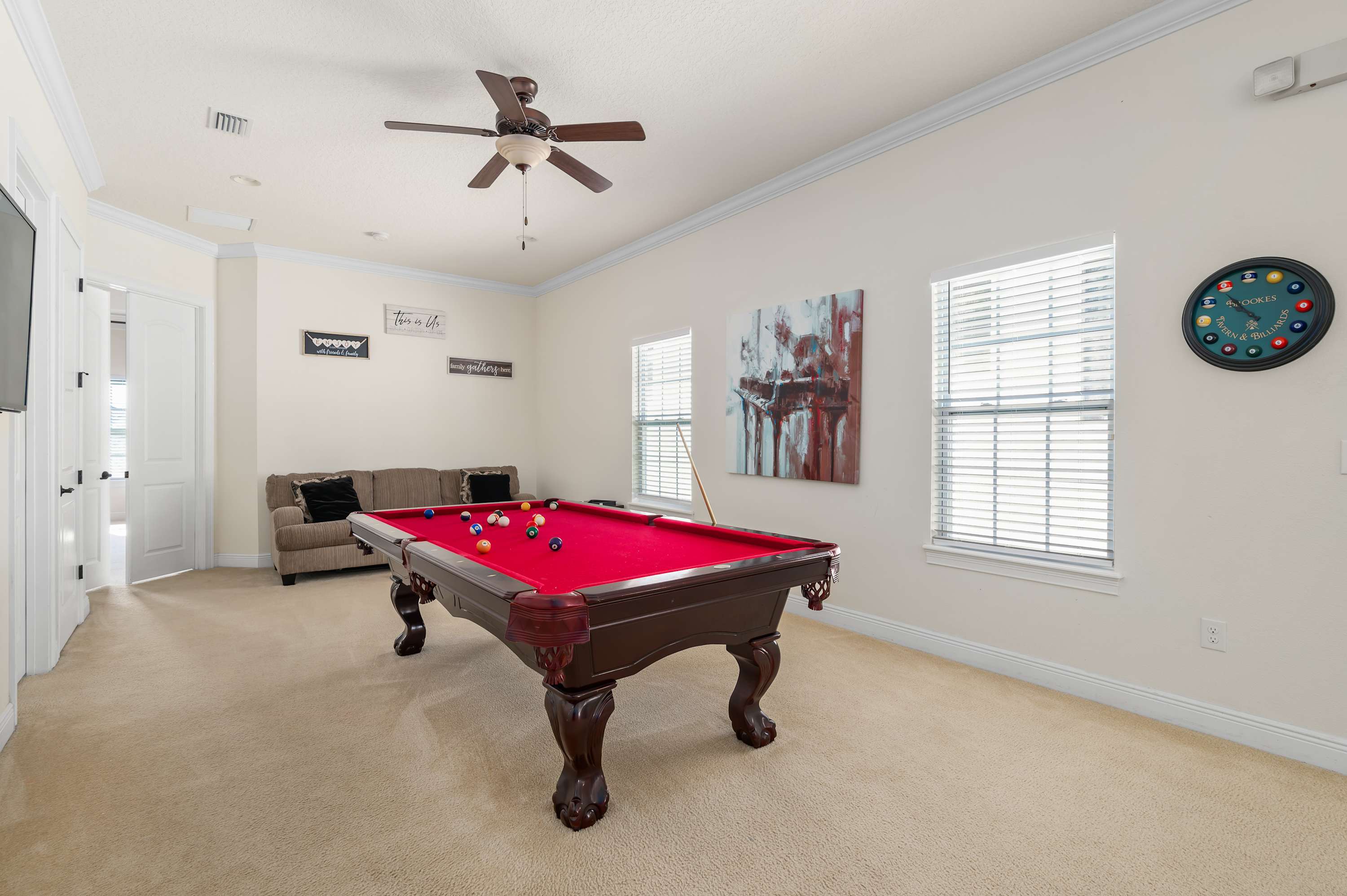 Group retreat w/ game room, pool & gym