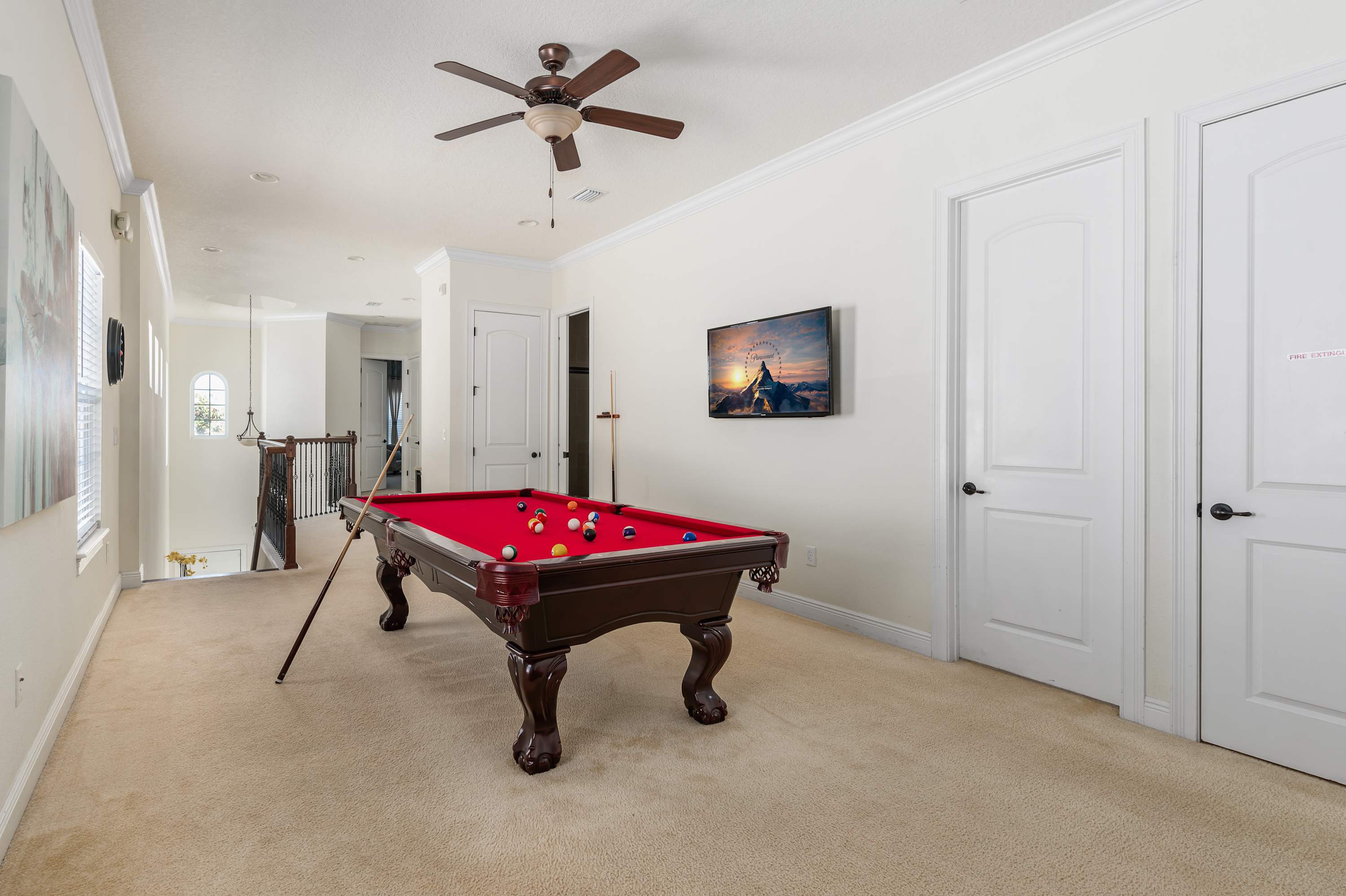 Group retreat w/ game room, pool & gym
