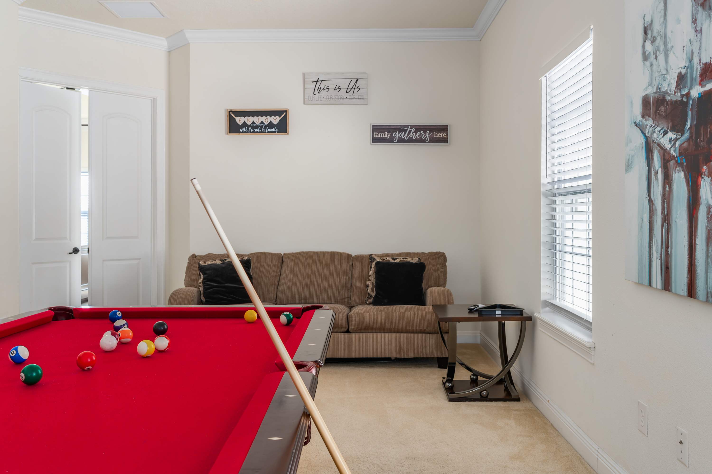 Group retreat w/ game room, pool & gym