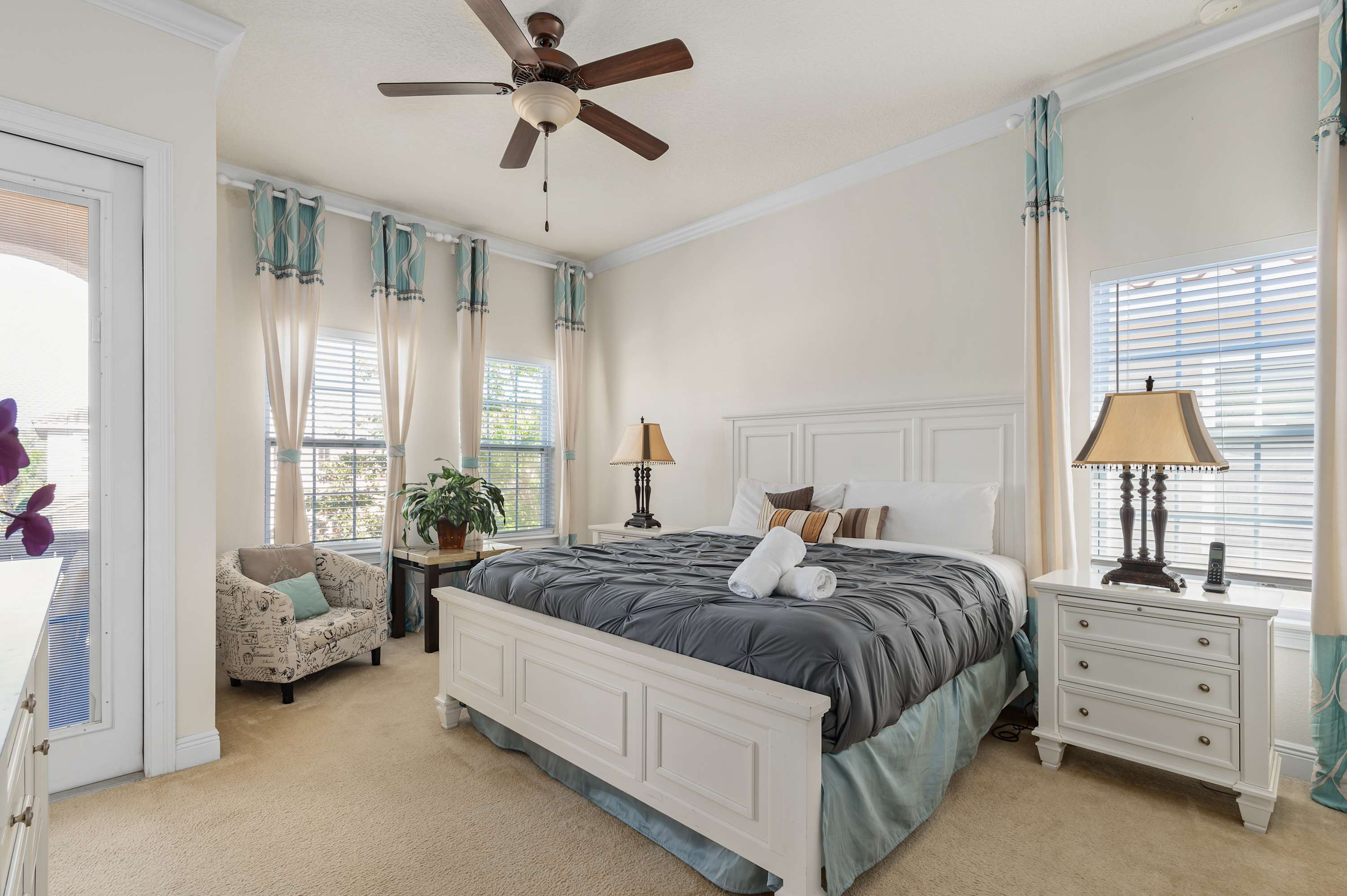 Group retreat w/ game room, pool & gym