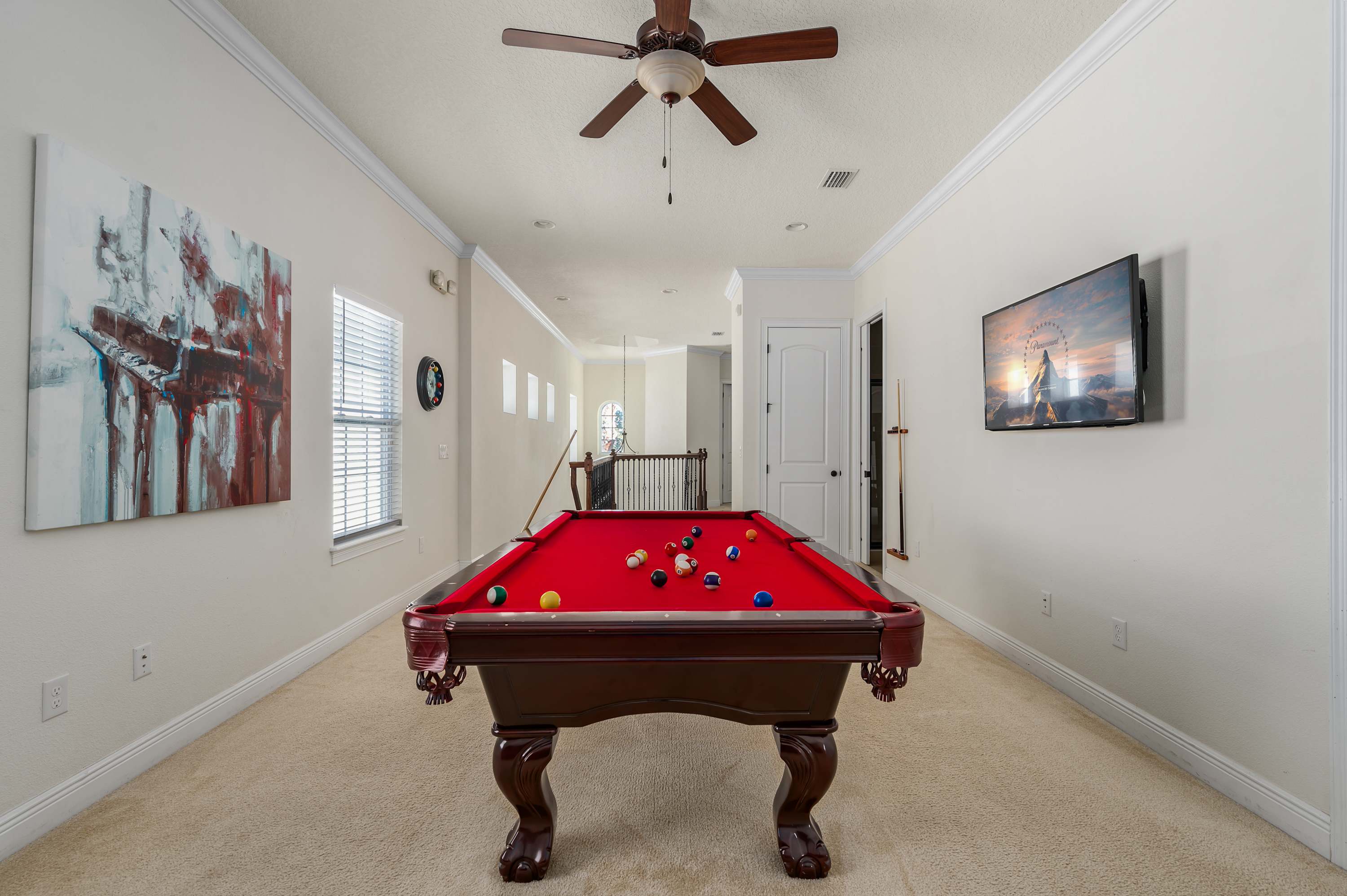 Group retreat w/ game room, pool & gym