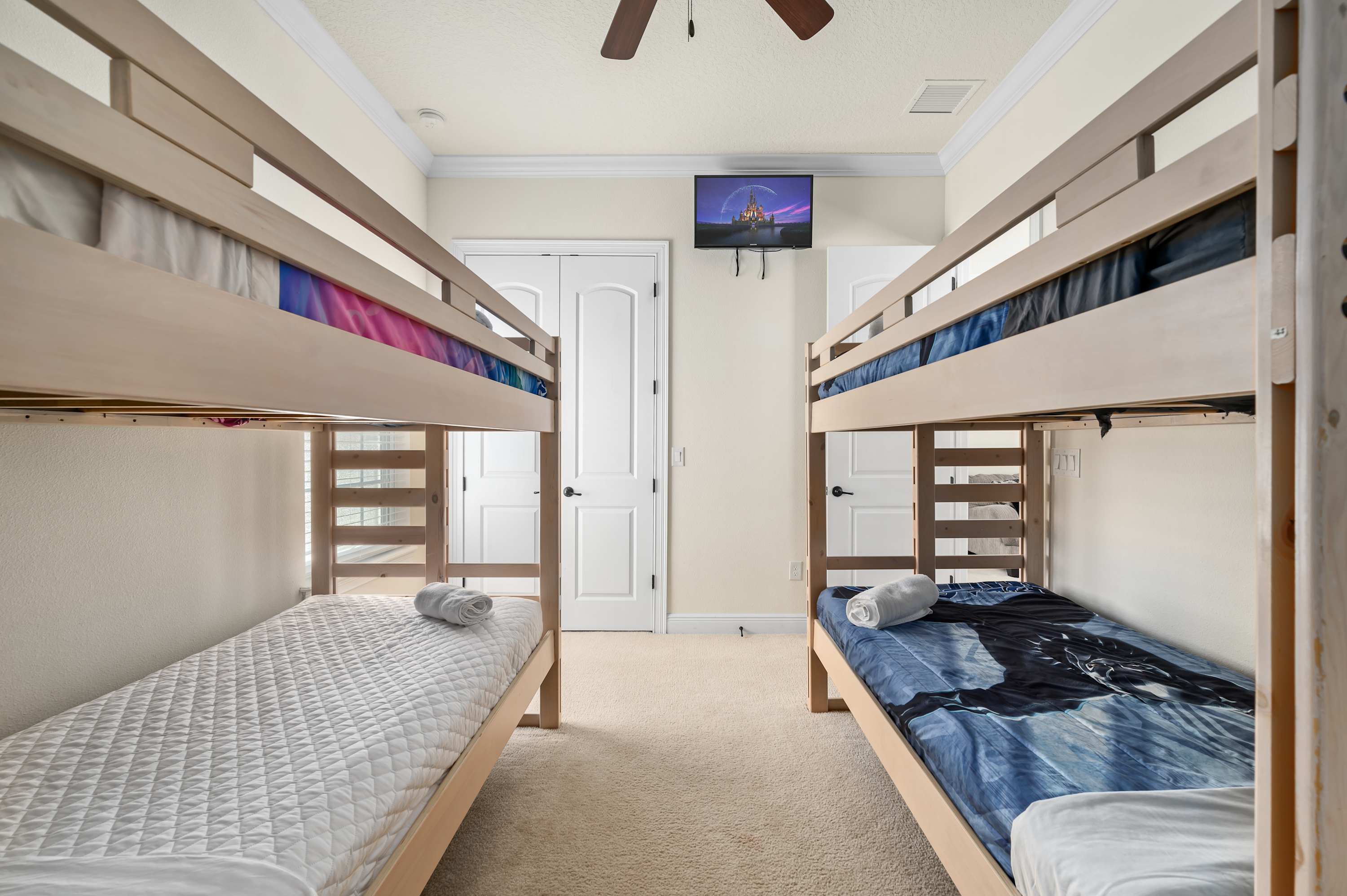 Group retreat w/ game room, pool & gym