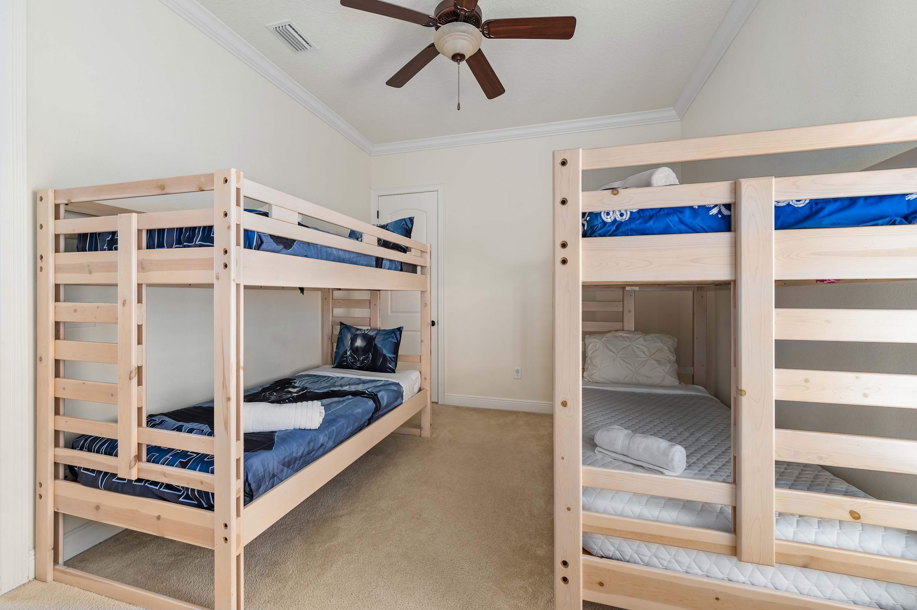 Group retreat w/ game room, pool & gym