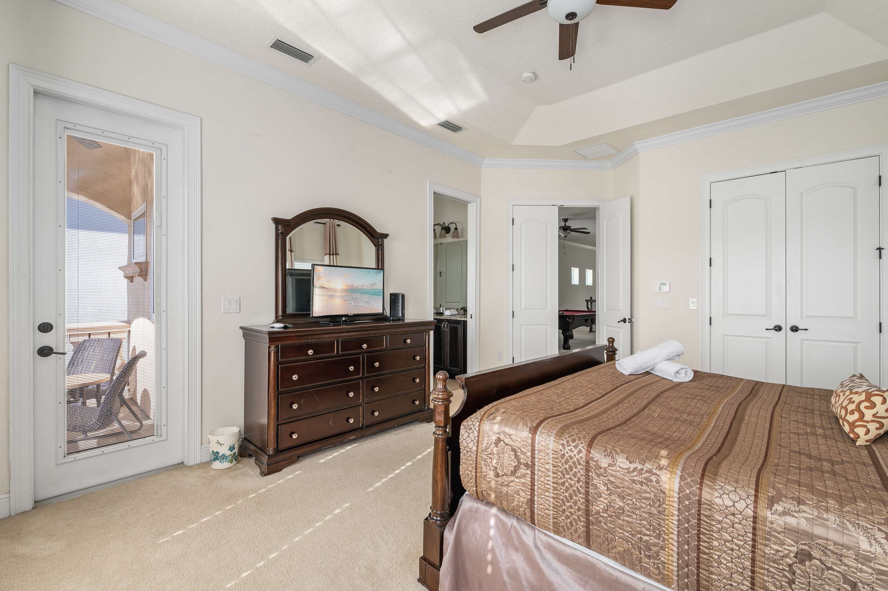 Group retreat w/ game room, pool & gym