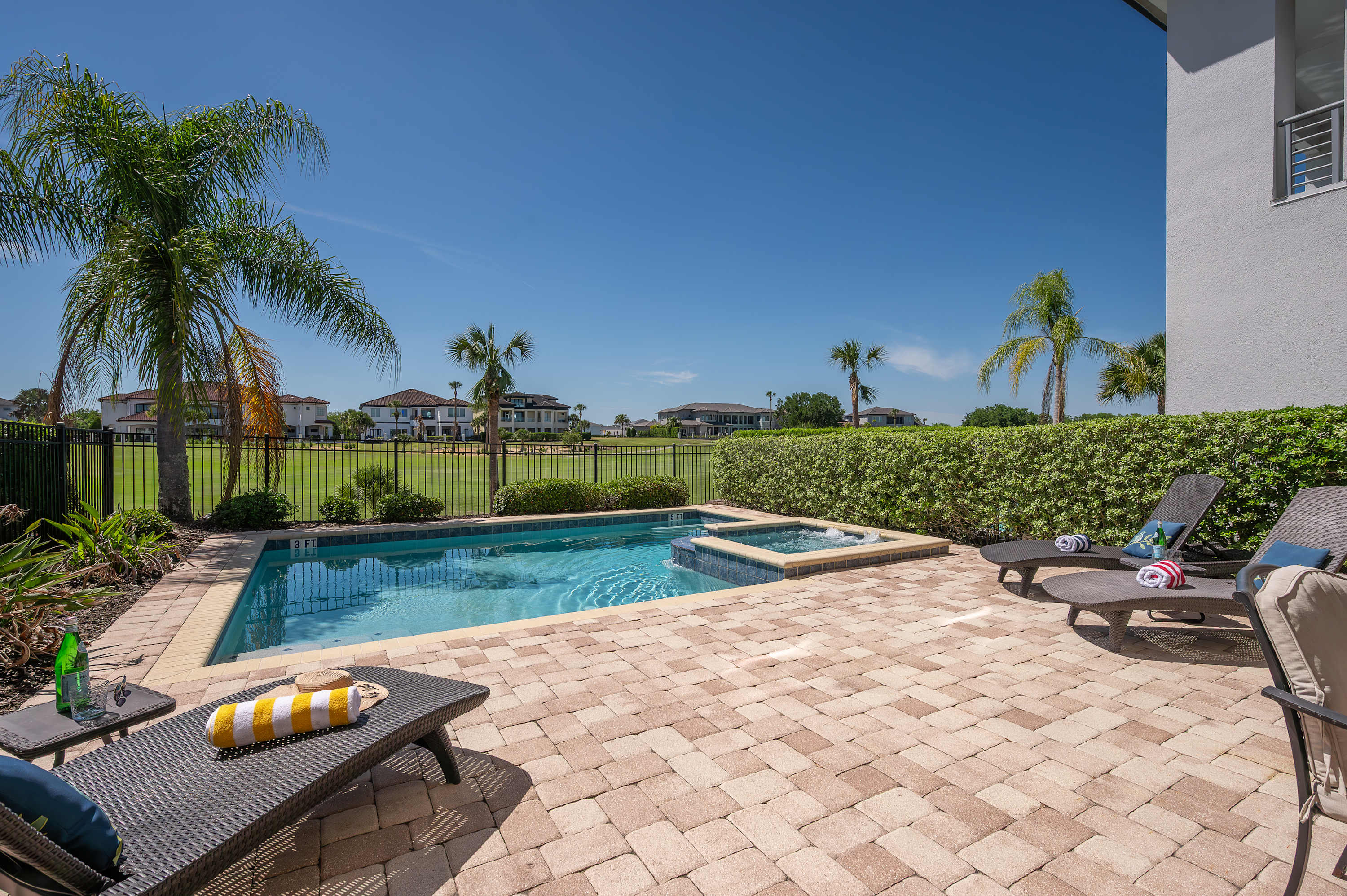 Group retreat w/ game room, pool & gym