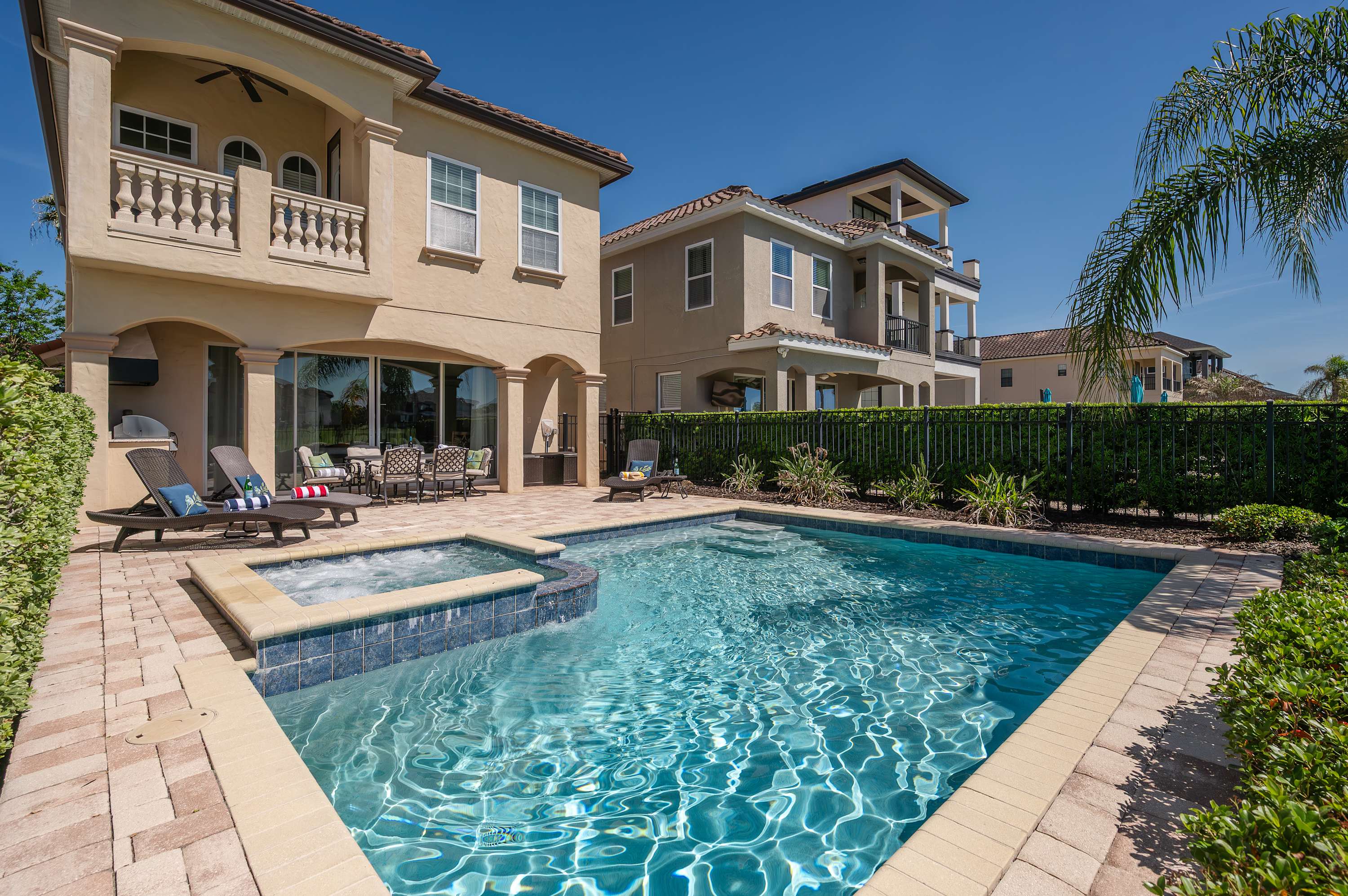 Group retreat w/ game room, pool & gym