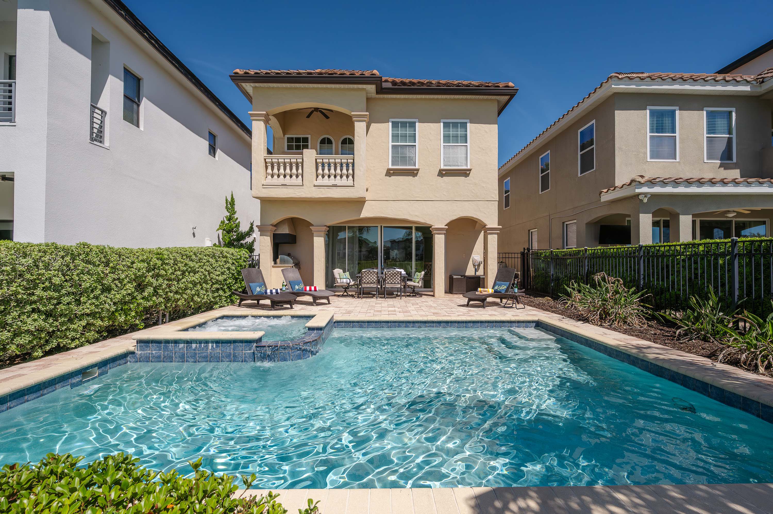 Group retreat w/ game room, pool & gym