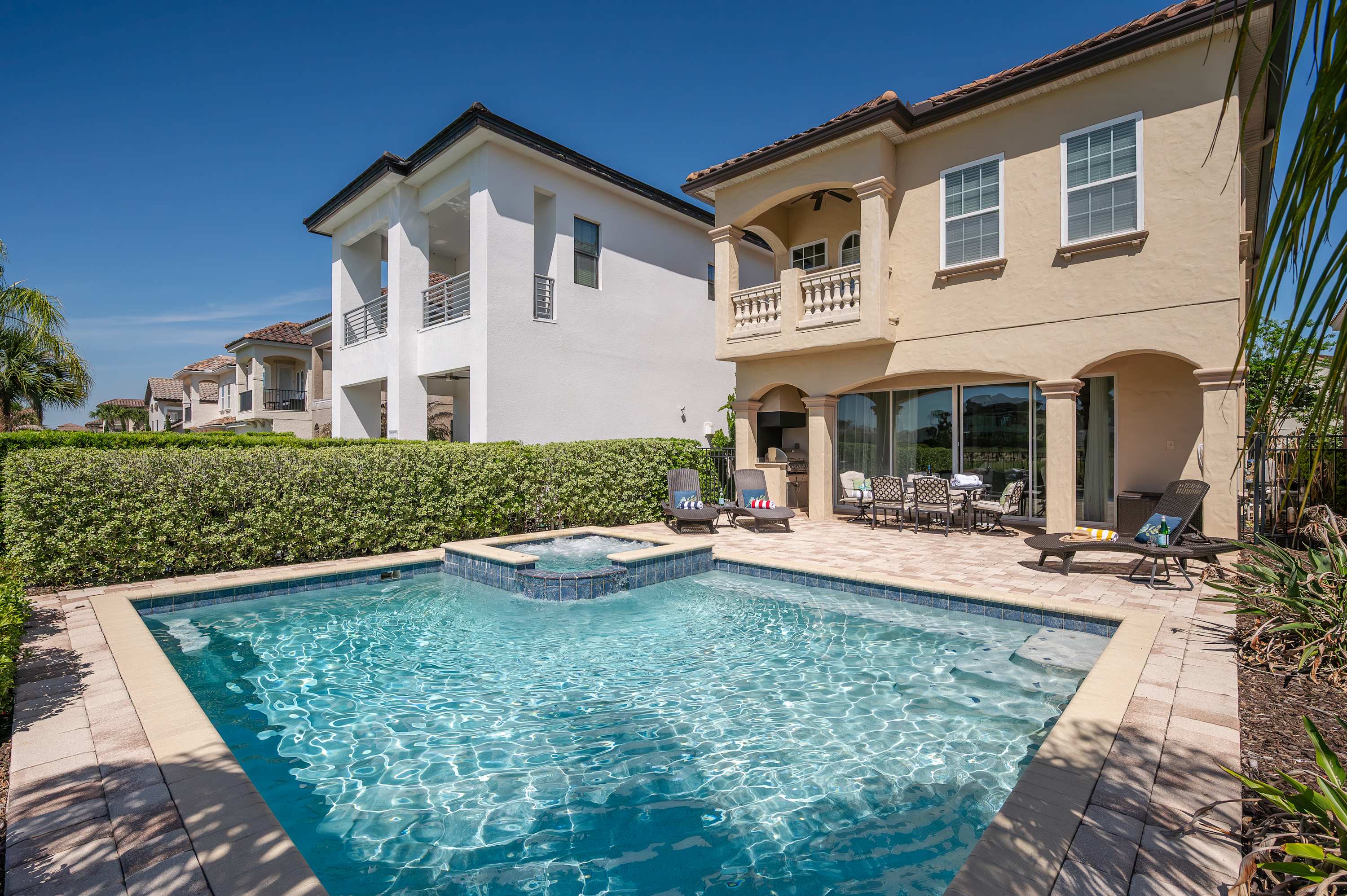 Group retreat w/ game room, pool & gym