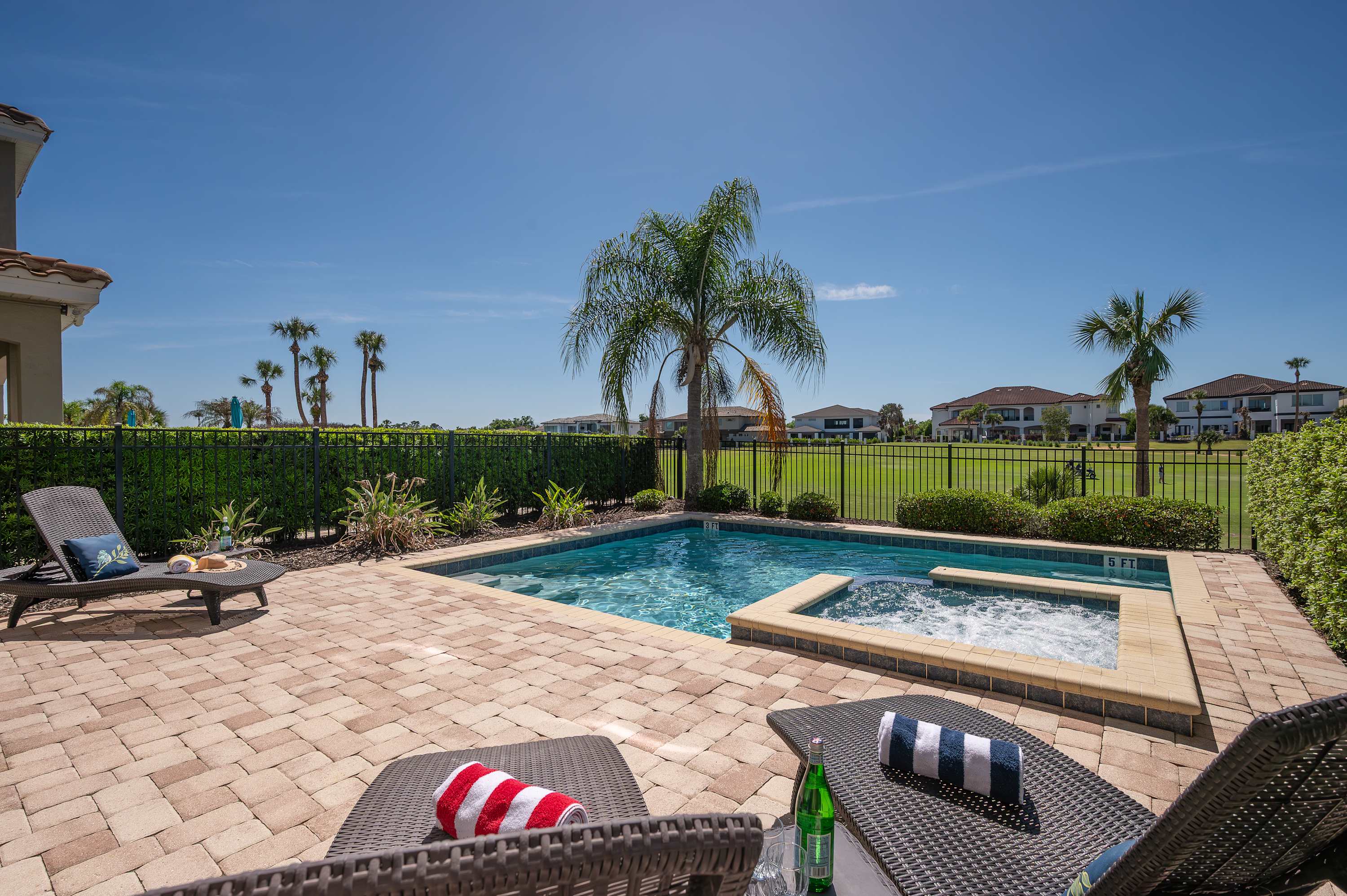 Group retreat w/ game room, pool & gym