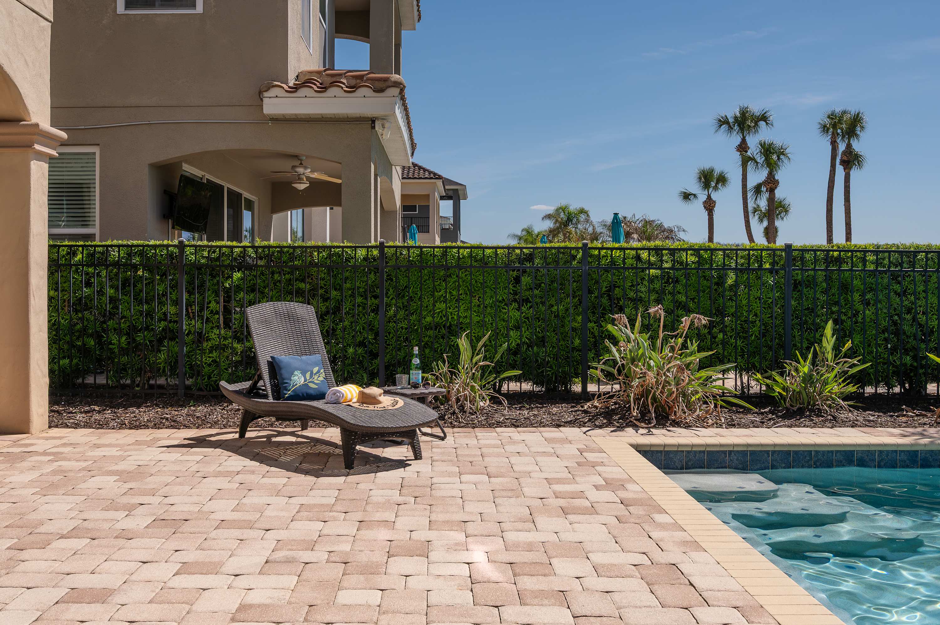 Group retreat w/ game room, pool & gym