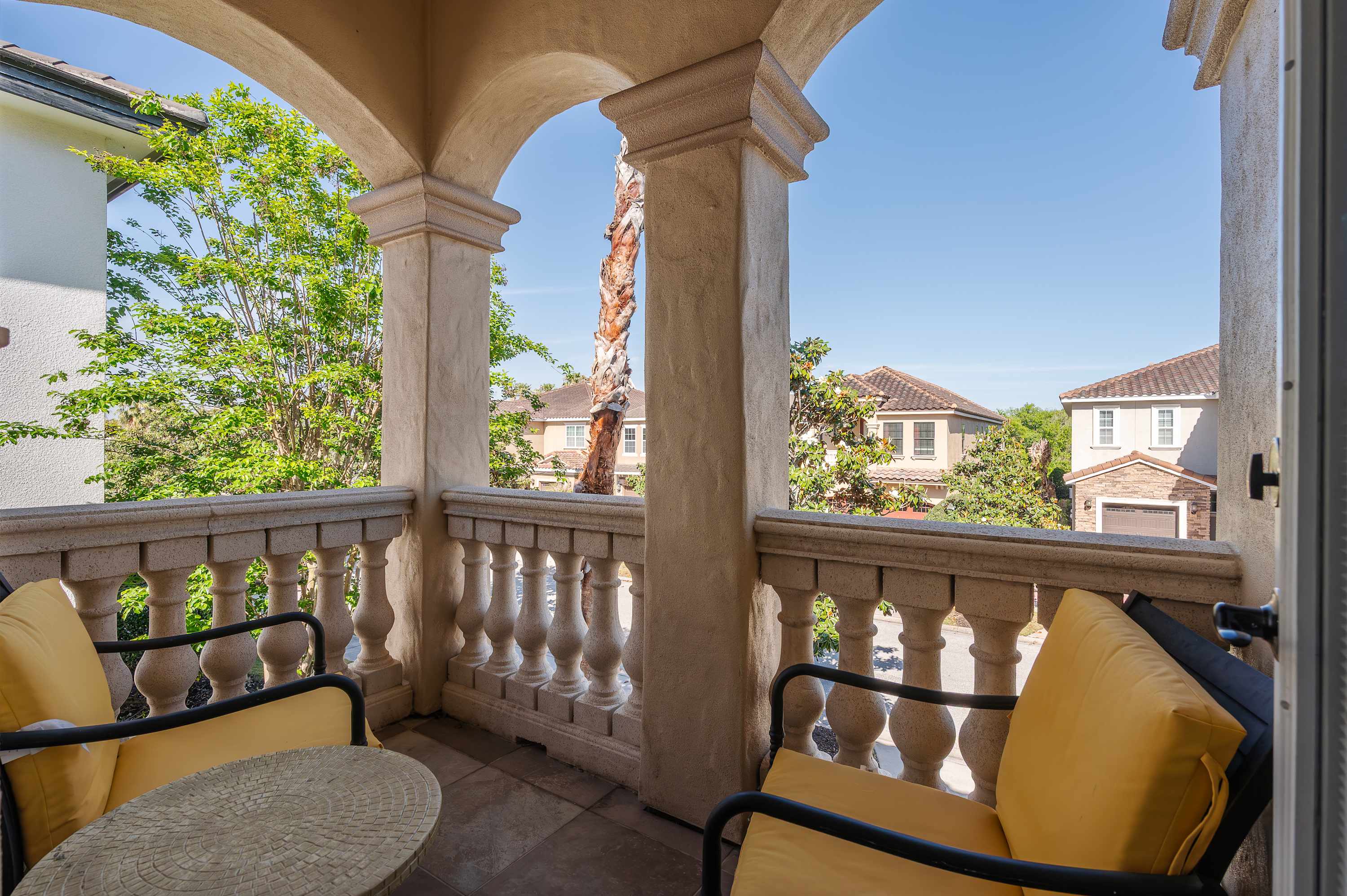 Group retreat w/ game room, pool & gym