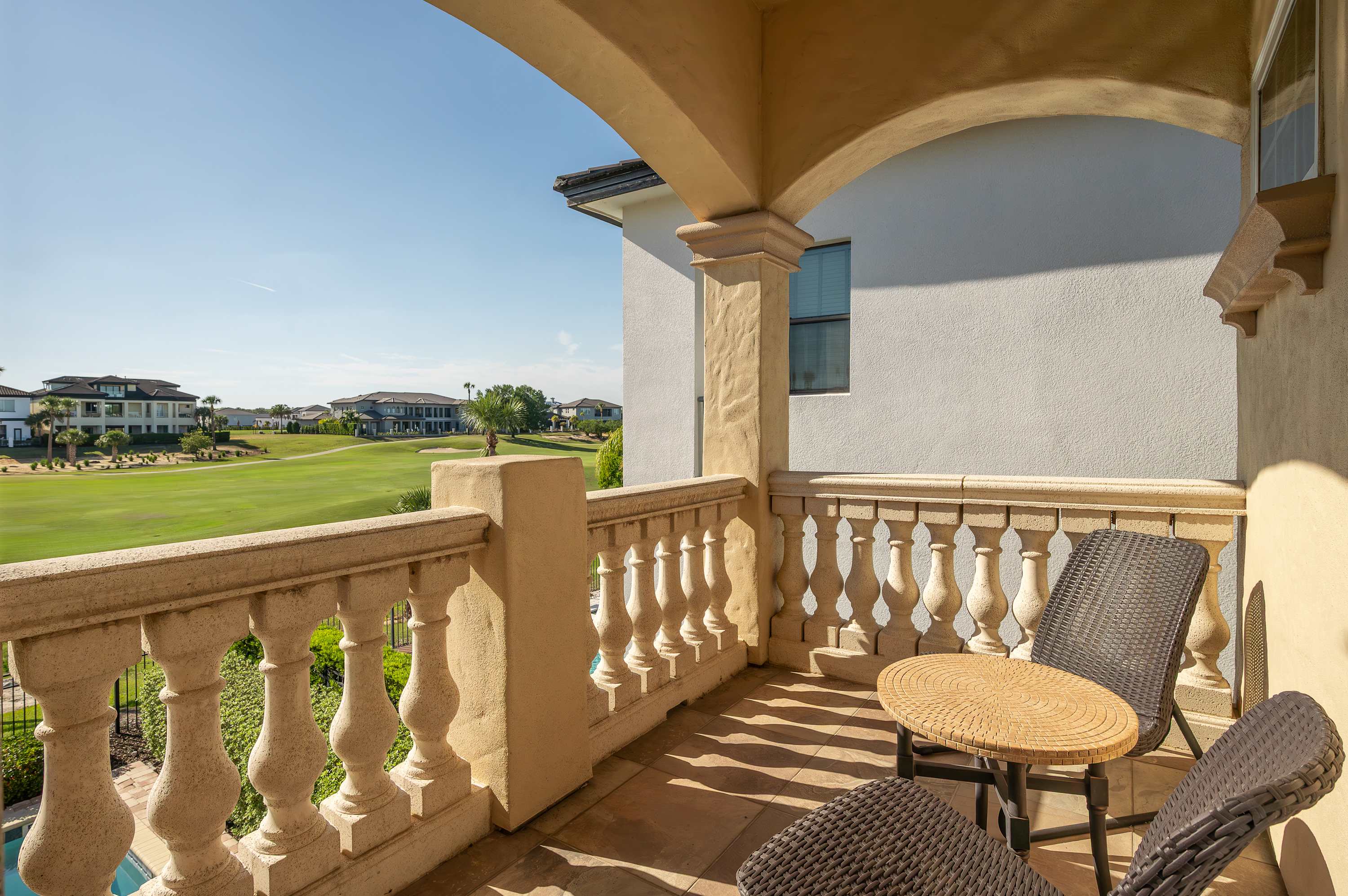 Group retreat w/ game room, pool & gym