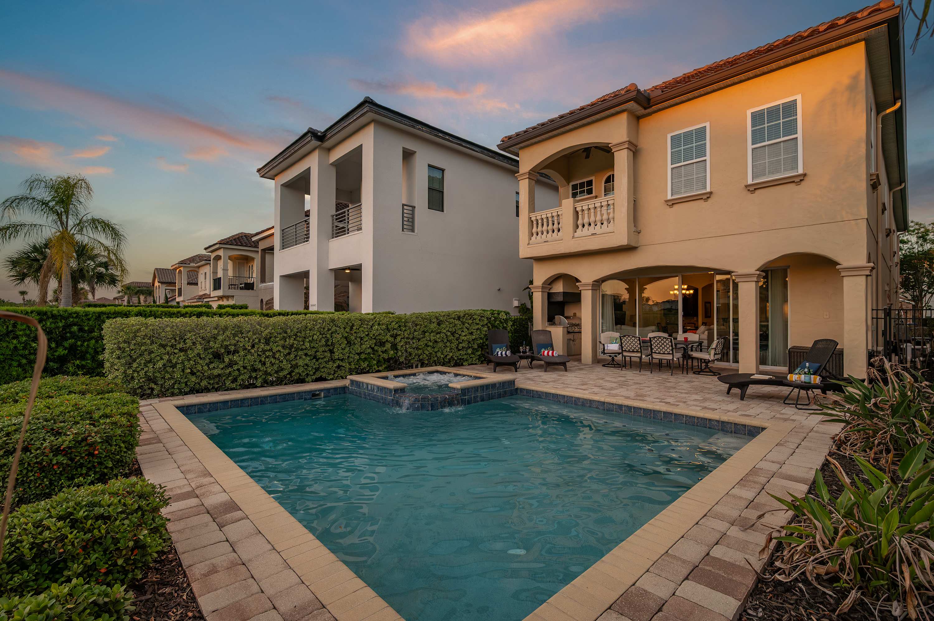 Group retreat w/ game room, pool & gym