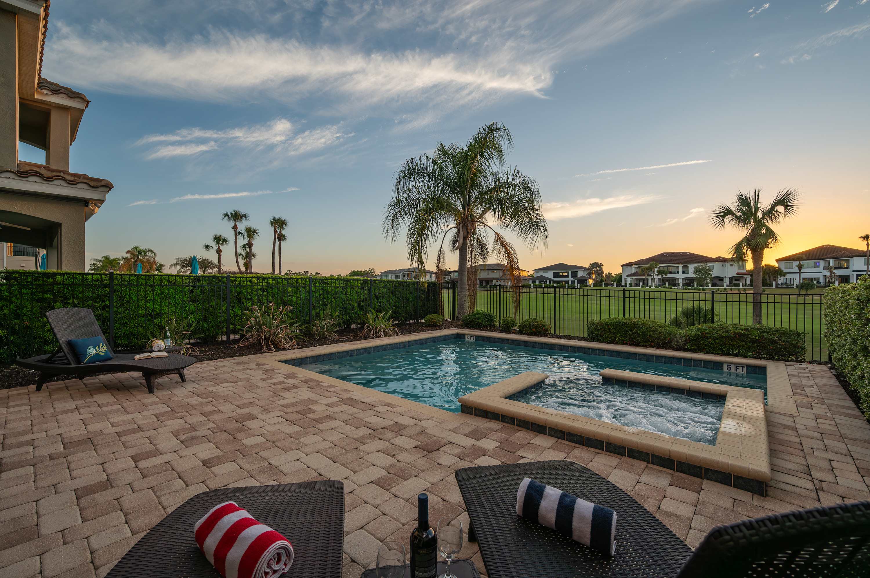 Group retreat w/ game room, pool & gym