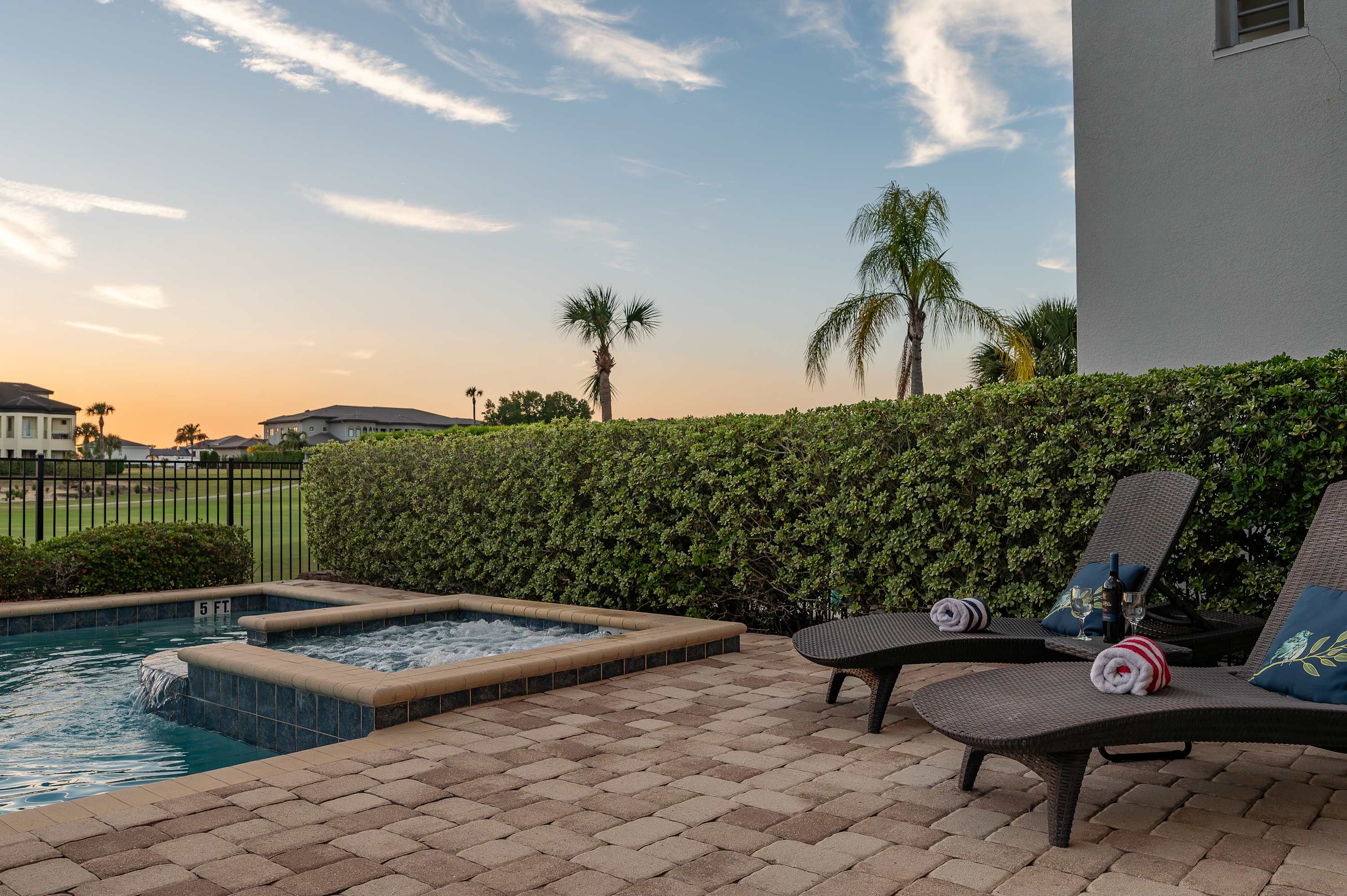 Group retreat w/ game room, pool & gym