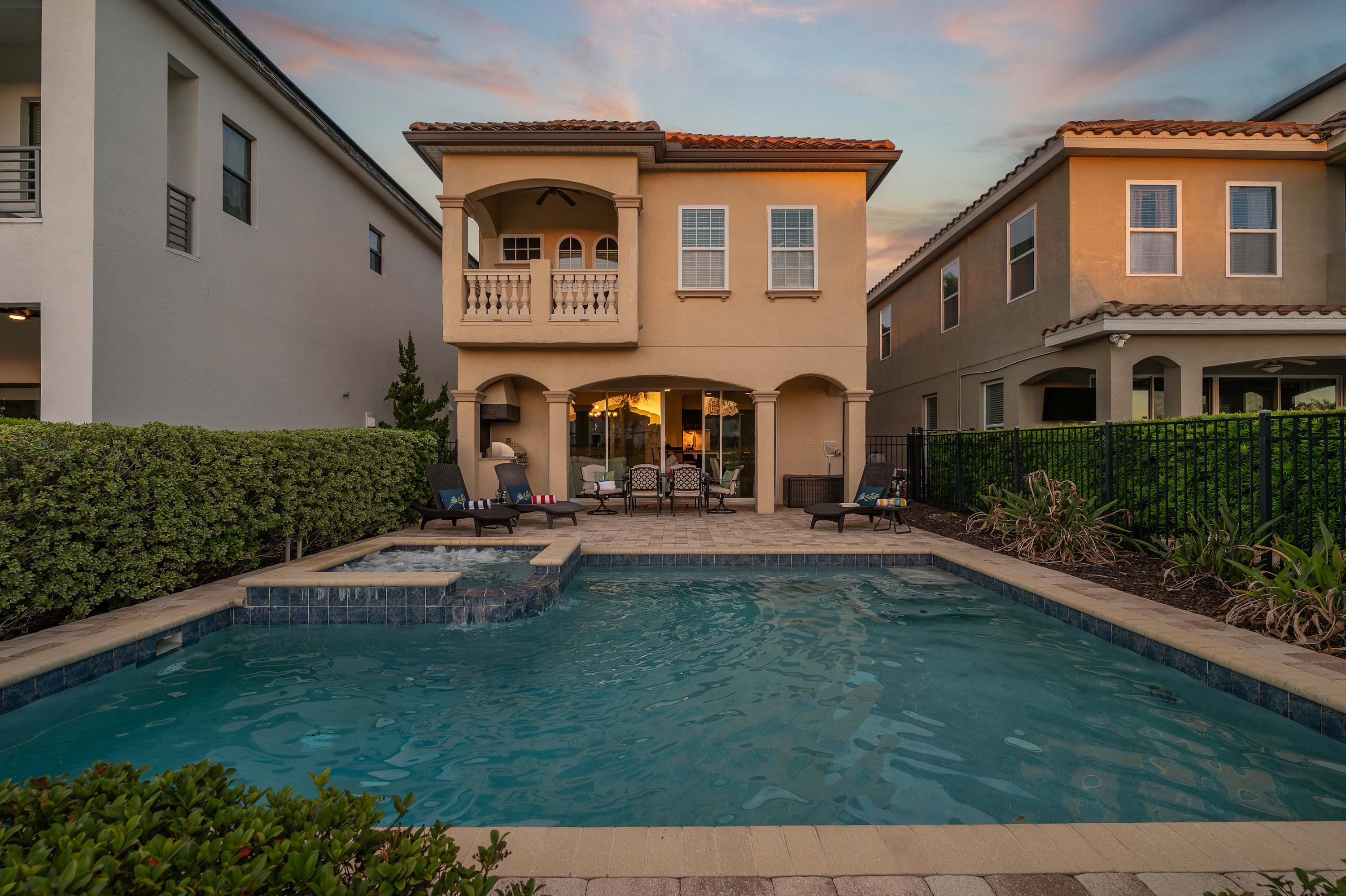 Group retreat w/ game room, pool & gym
