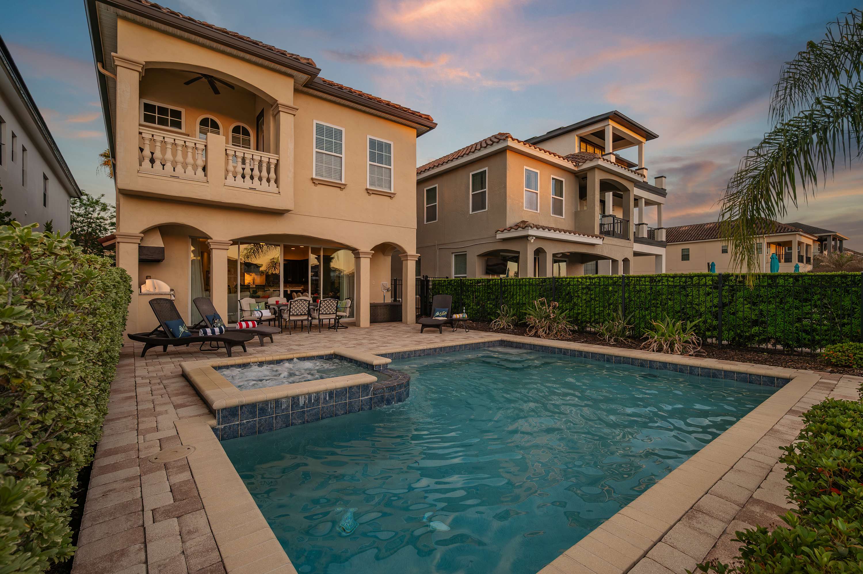 Group retreat w/ game room, pool & gym