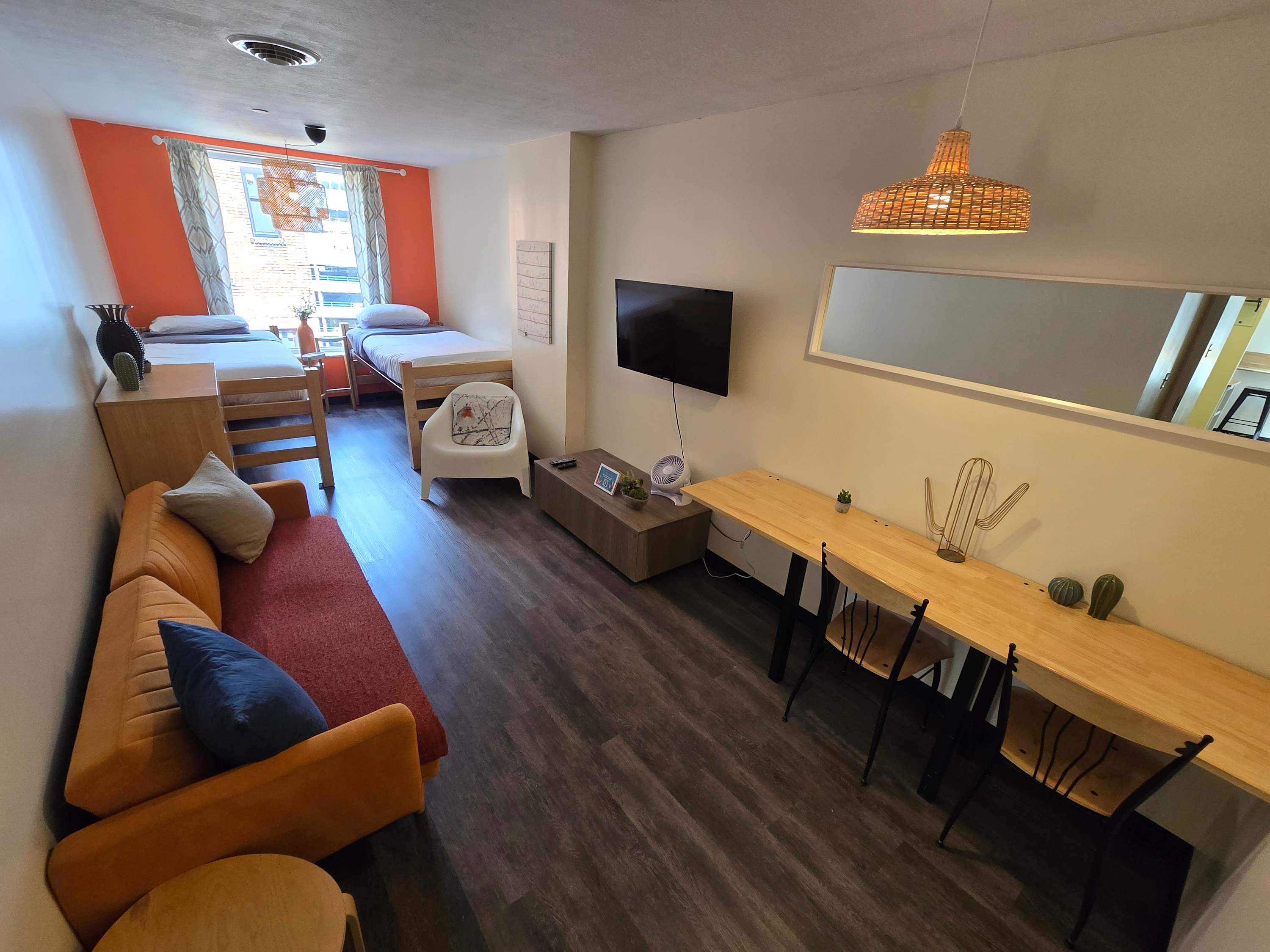 Modern 1BR Downtown Apartment | Sofa Bed + 2 Singles
