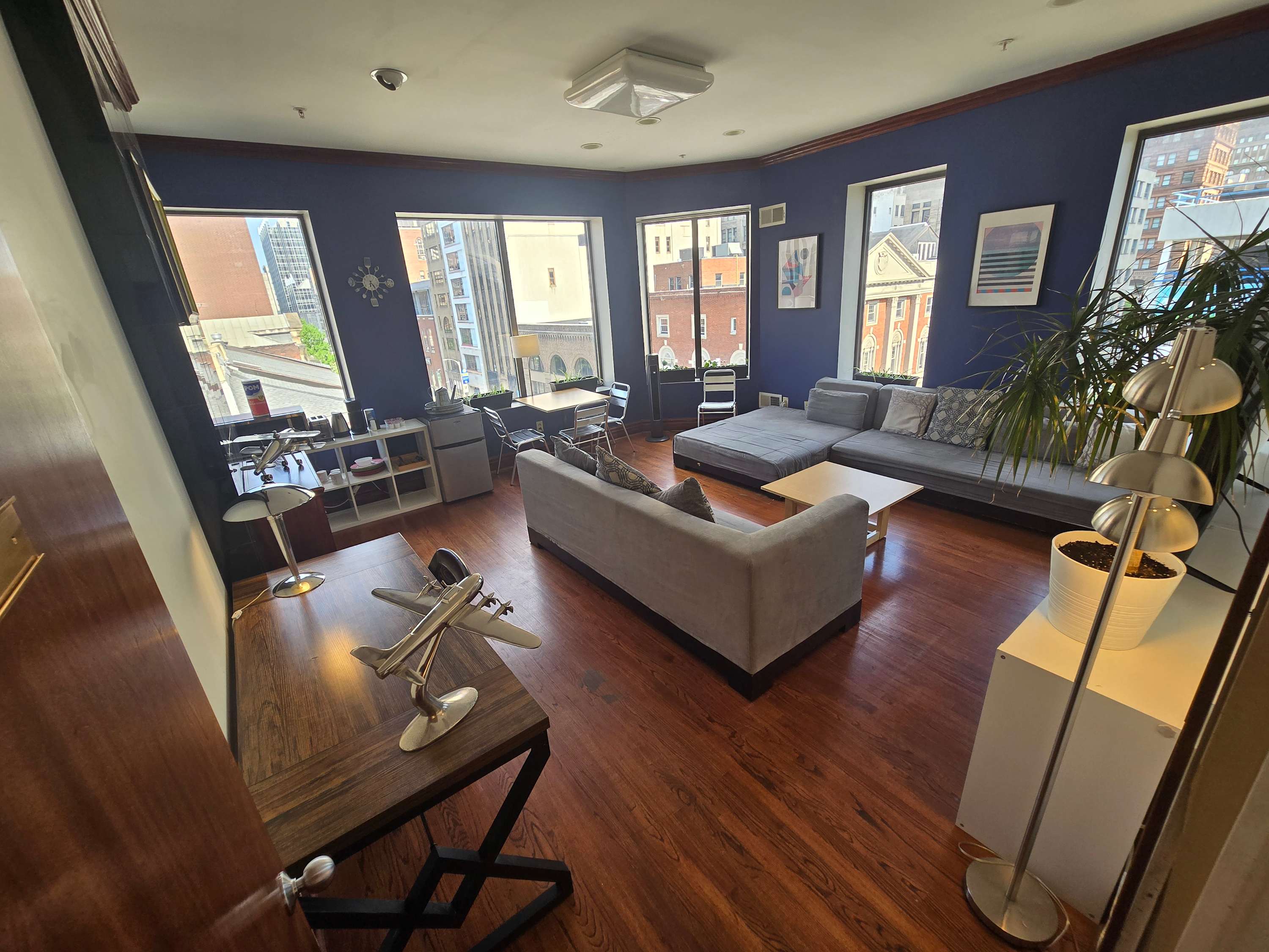 Downtown Apartment | 2 Queen Beds + 60” TV