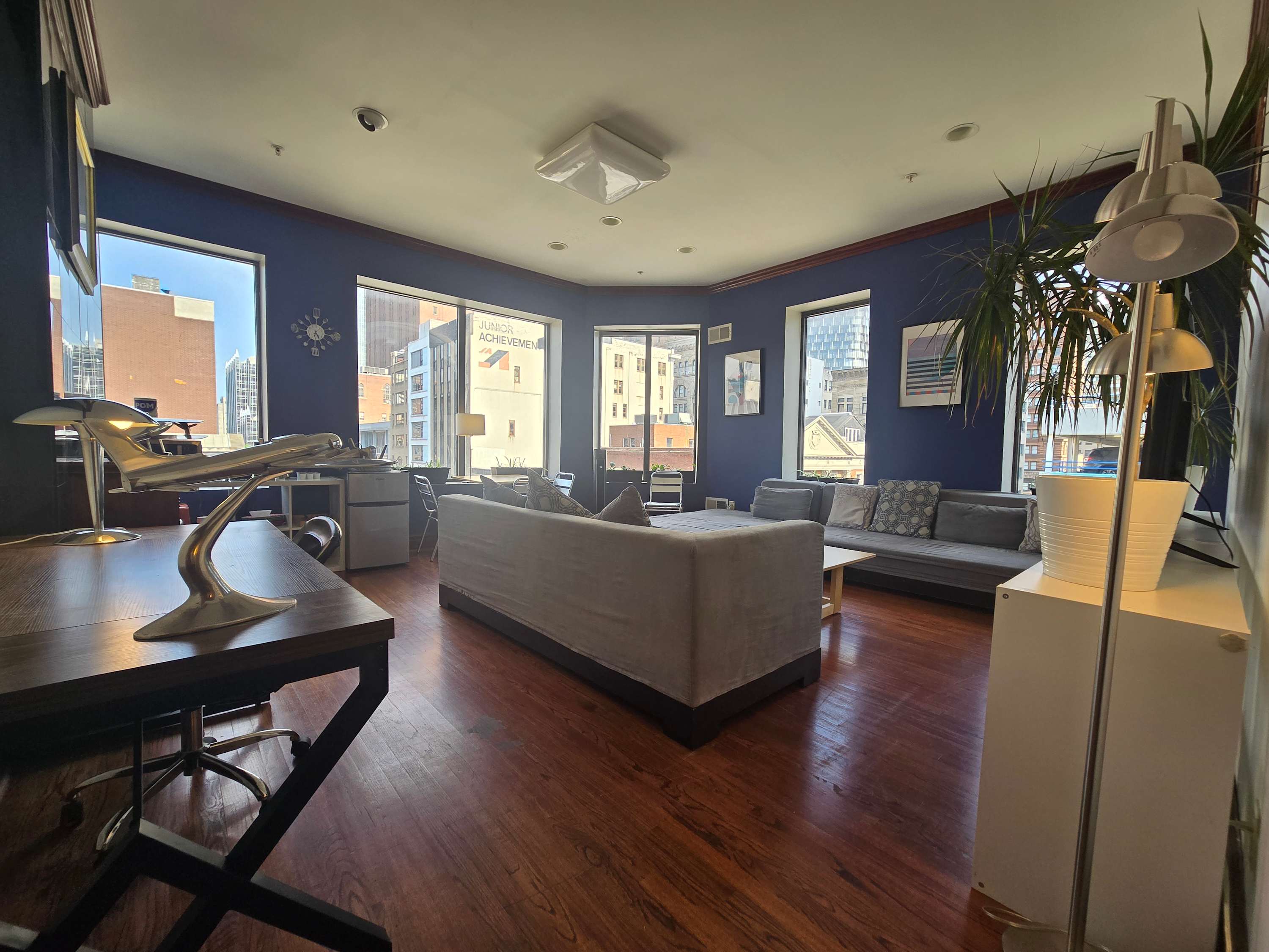 Downtown Apartment | 2 Queen Beds + 60” TV