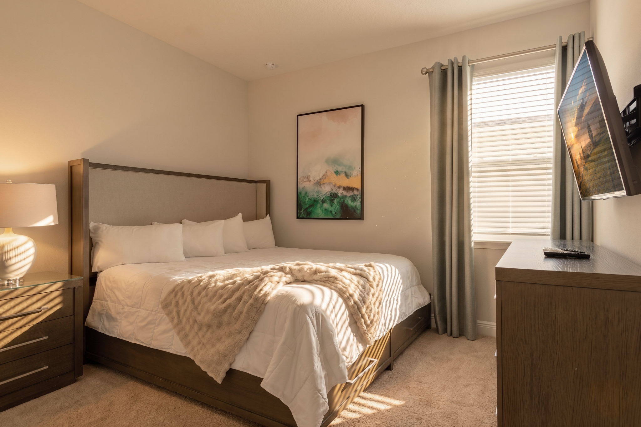4BR Getaway, Spacious, Beautiful, Great Location
