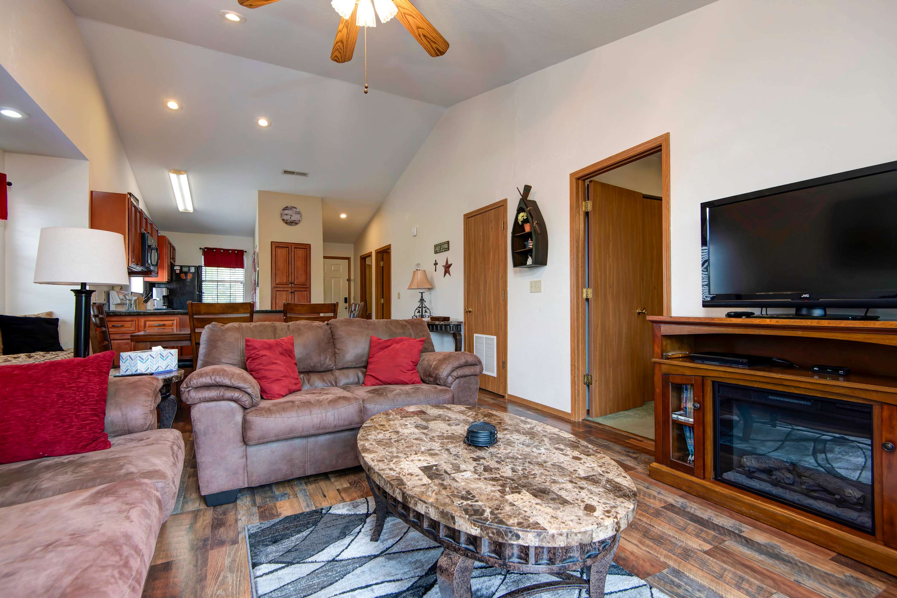 03-6 The Aerie Closest development to Silver Dollar City, Indoor/Outdoor Pool, Indoor Outdoor Splash Pad, Hot Tub & Workout Facility — Branson, MO — vacation rental