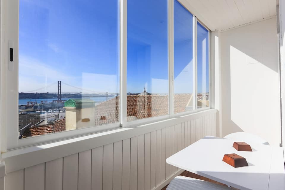 Airy Lapa 2 BR River and Bridge Views  AC