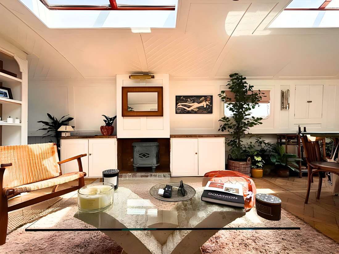 The Arts Barge in Lea Bridge Road 146 E5 9RB - Property image 12 - VivreStays