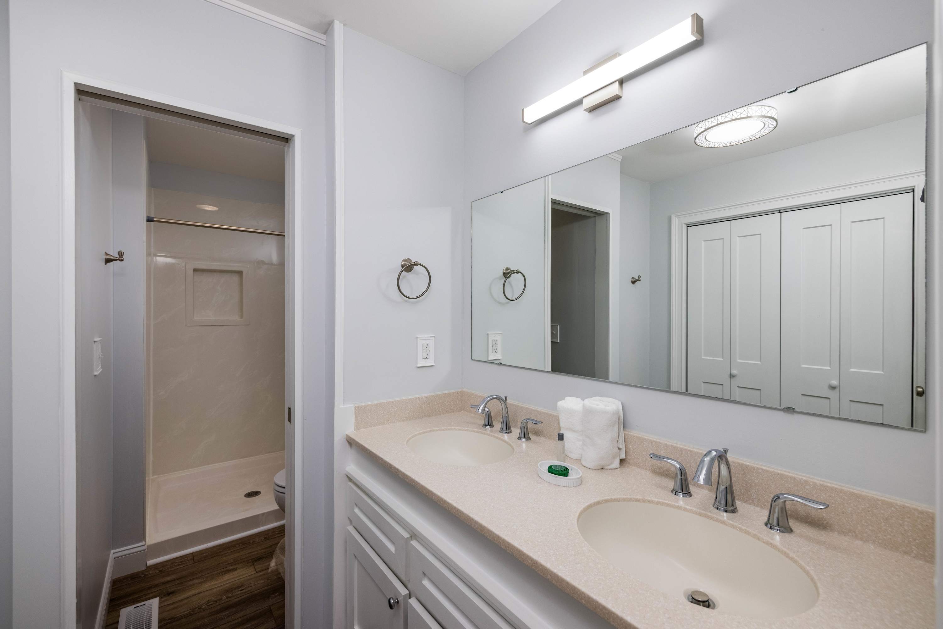 Full En Suite Bathroom