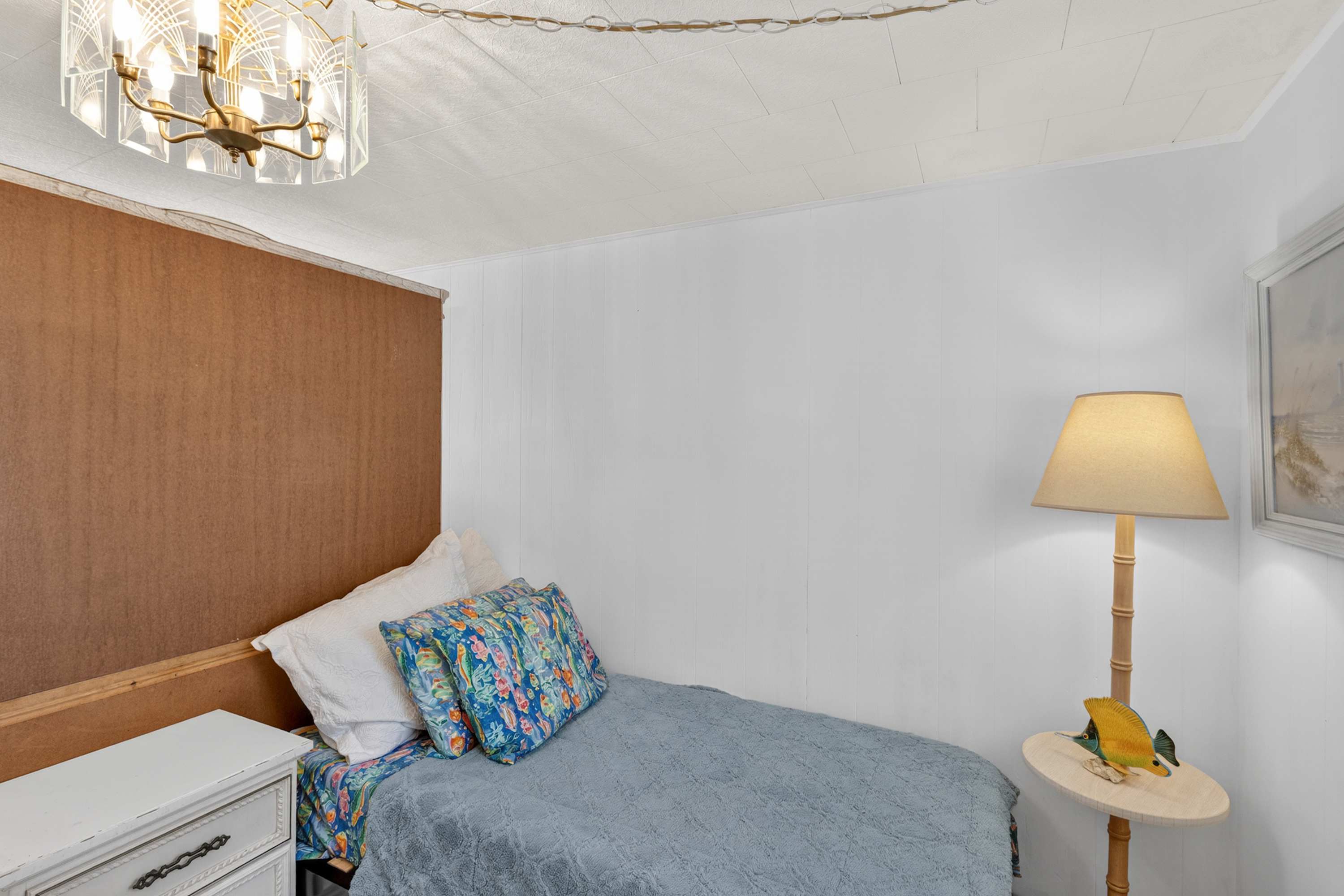 Charming Coastal Trailer Home with Private Parking - Foto 13
