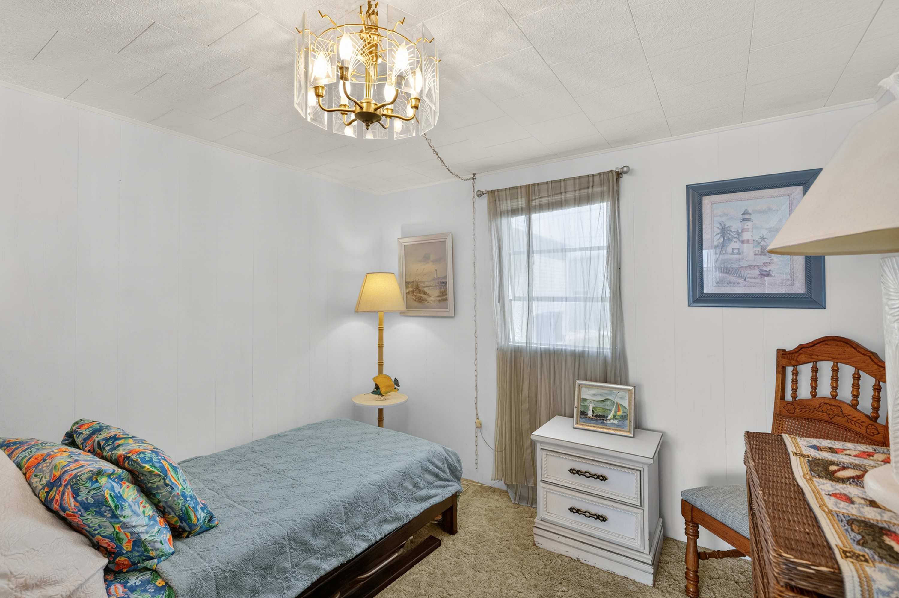 Charming Coastal Trailer Home with Private Parking - Foto 14