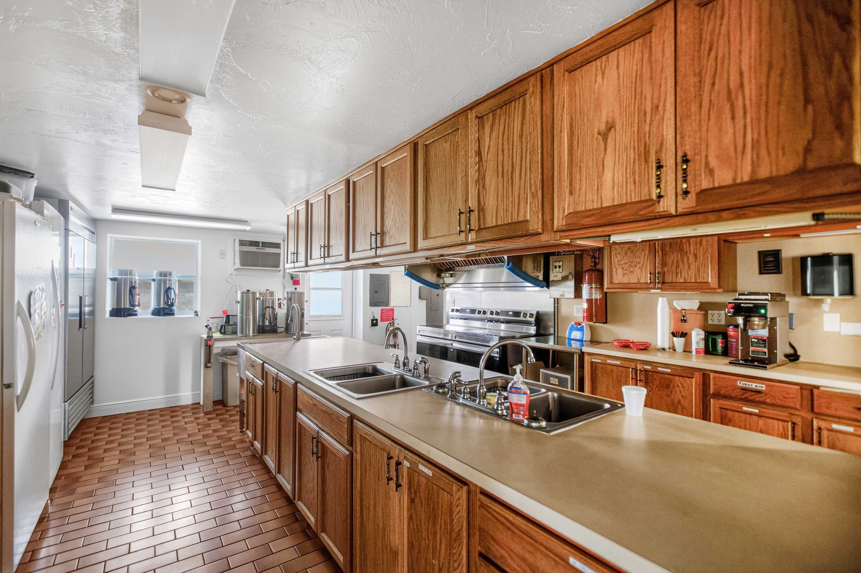 Charming Coastal Trailer Home with Private Parking - Foto 10