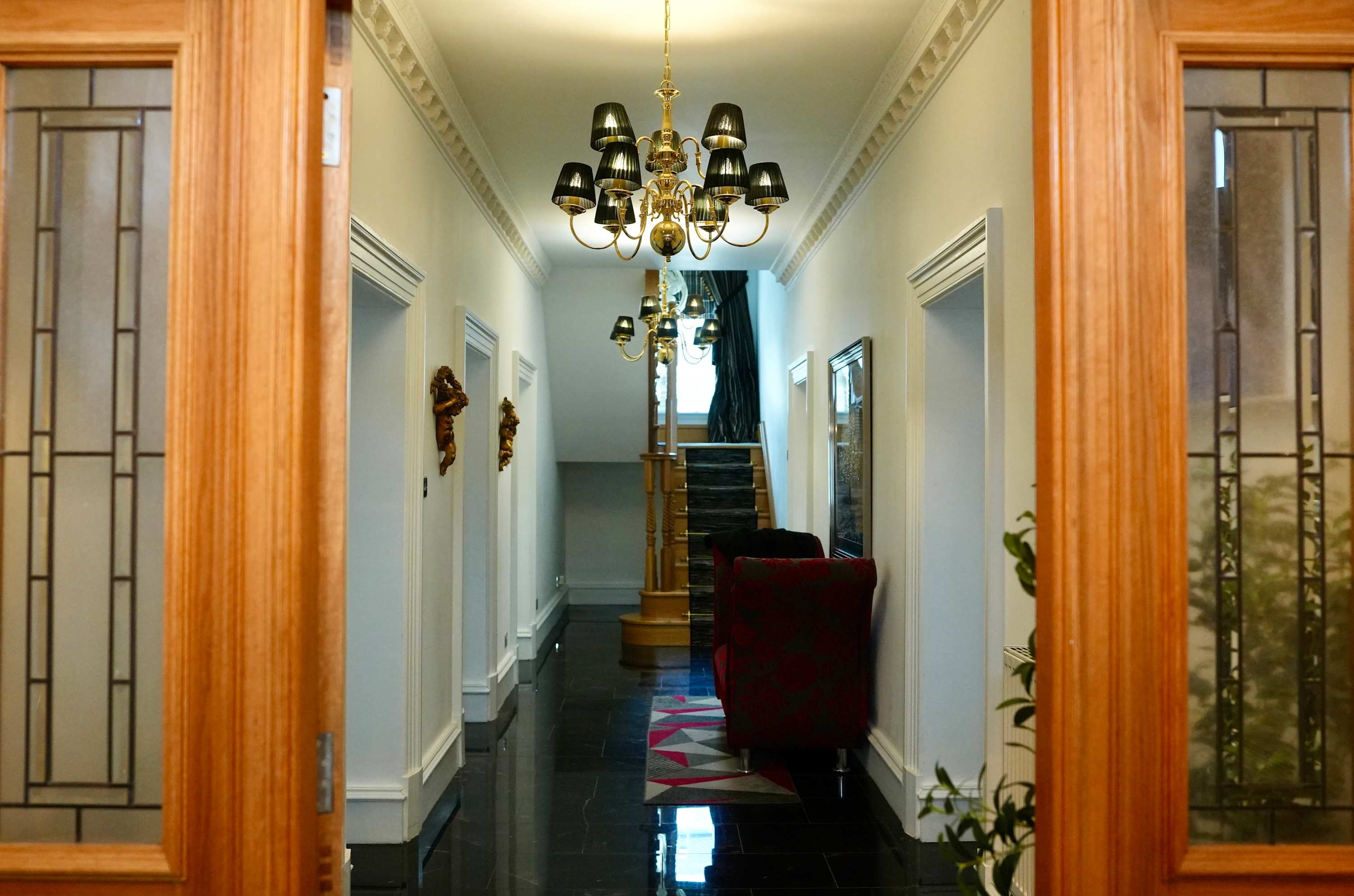 6 Bedroom Family House Chapelhall near Glasgow in Woodhall Street 73 ML6 8SH - Property image 2 - VivreStays